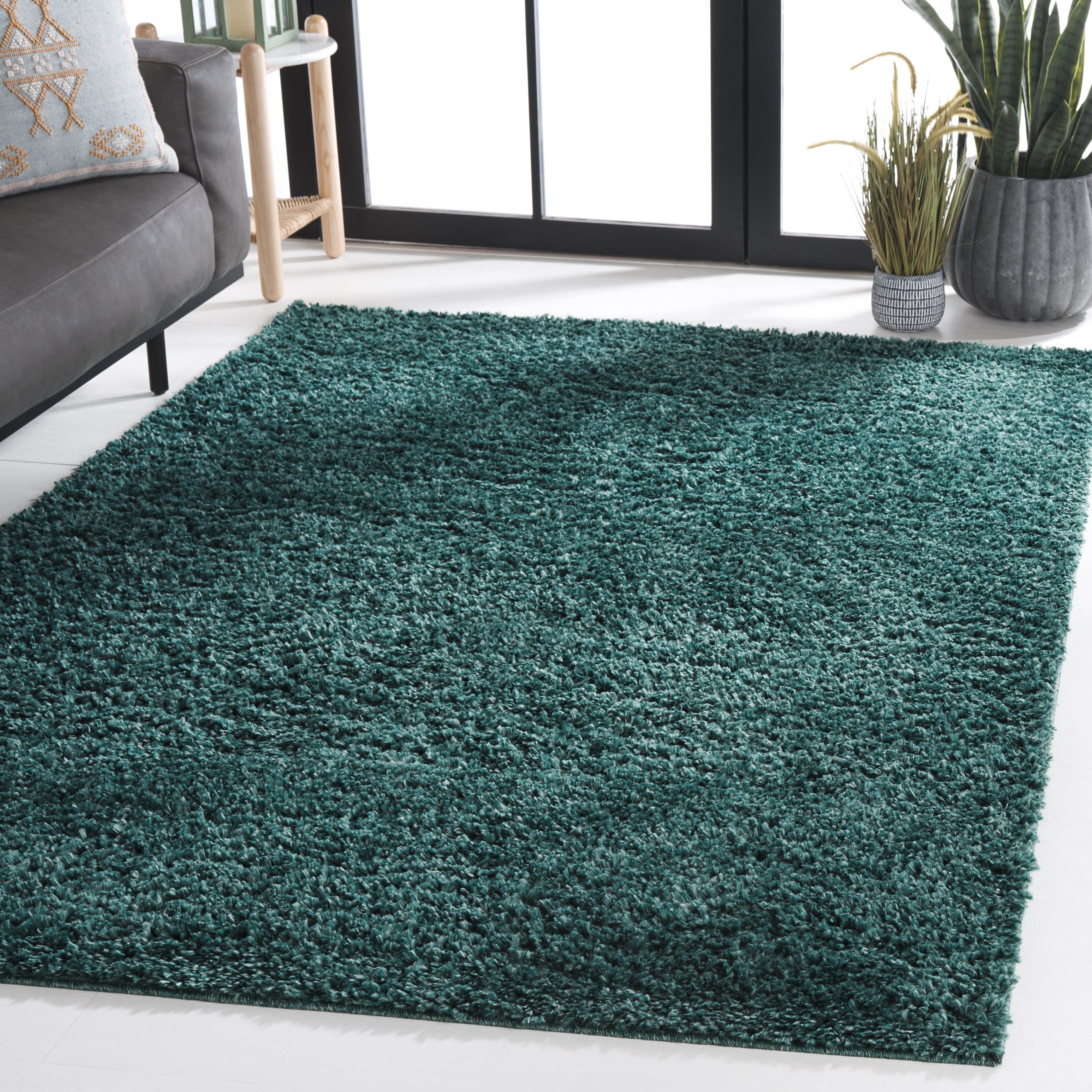 SAFAVIEH August Carlene Solid Plush Shag Area Rug, Green, 8' x 10' - Large - Modern Design, Green, Non-Shedding & Easy Cleaning, Ultra Plush Thick Pile, Ideal for Living Room, Bedroom