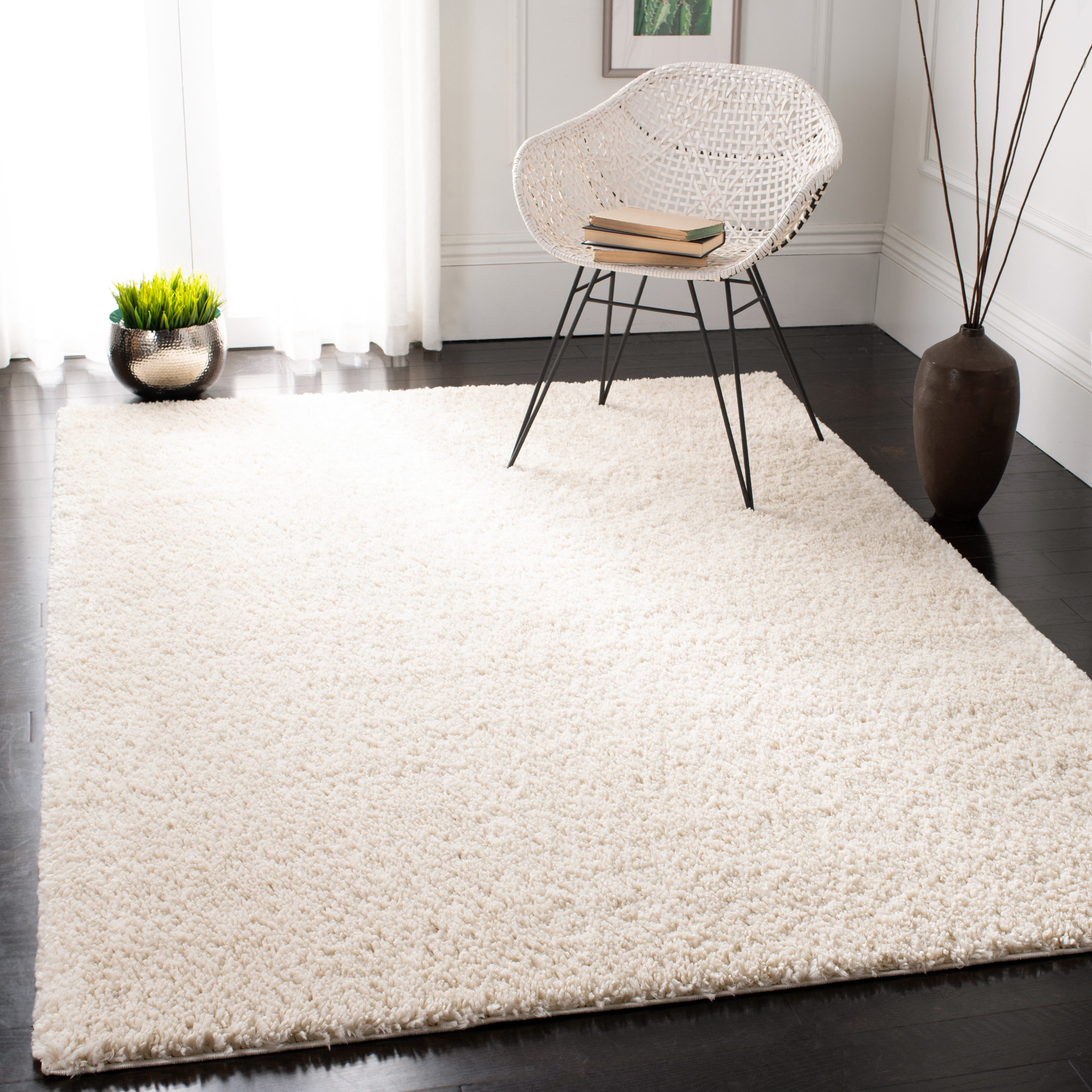 SAFAVIEH August Carlene Solid Plush Shag Area Rug, Ivory, 6' x 9' - Modern Design, Ivory, Non-Shedding & Easy Cleaning, Ultra Plush Thick Pile, Ideal for Living Room, Bedroom