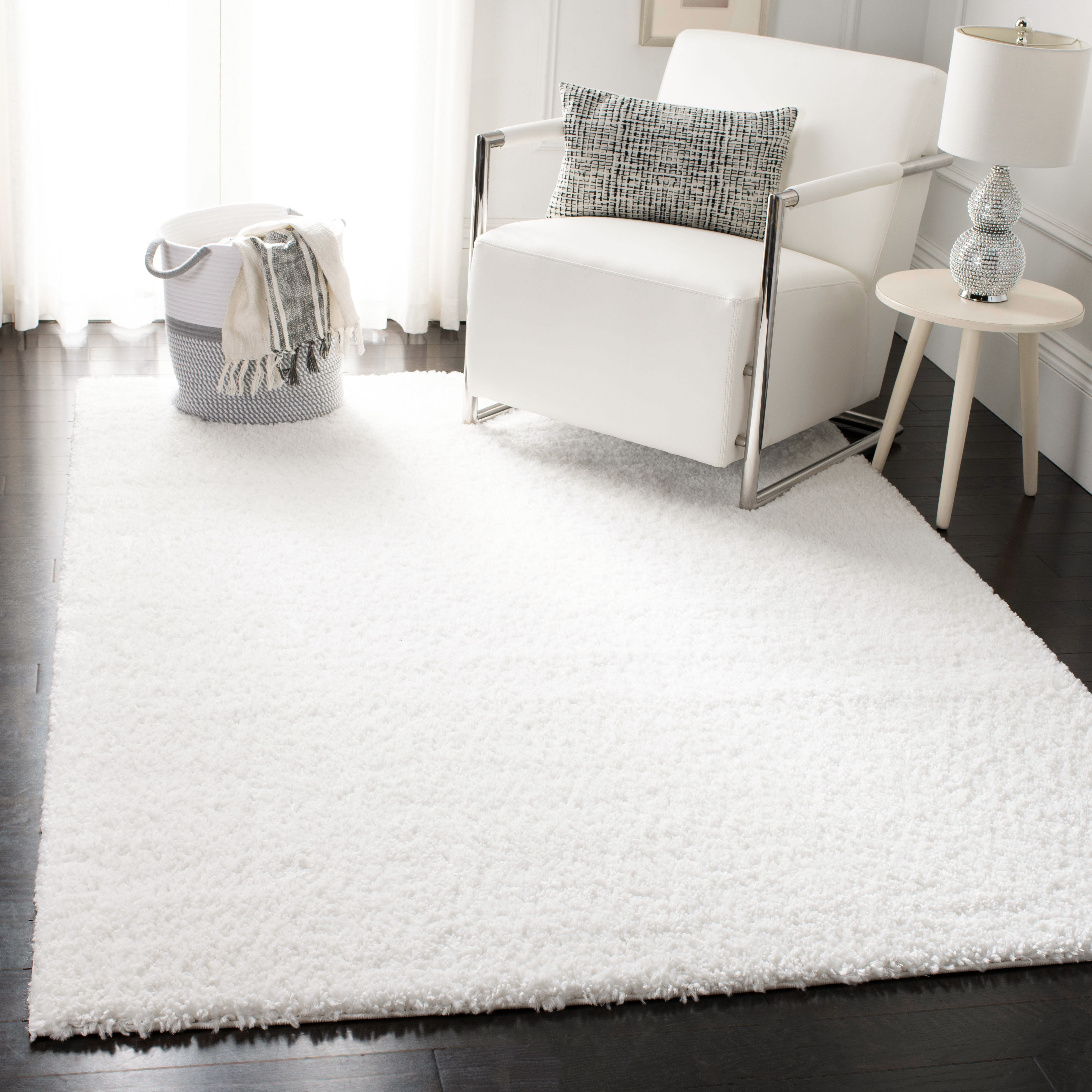 SAFAVIEH August Carlene Solid Plush Shag Area Rug, White, 4' x 6' - Modern Design, White, Non-Shedding & Easy Cleaning, Ultra Plush Thick Pile, Ideal for Living Room, Bedroom, Entryway