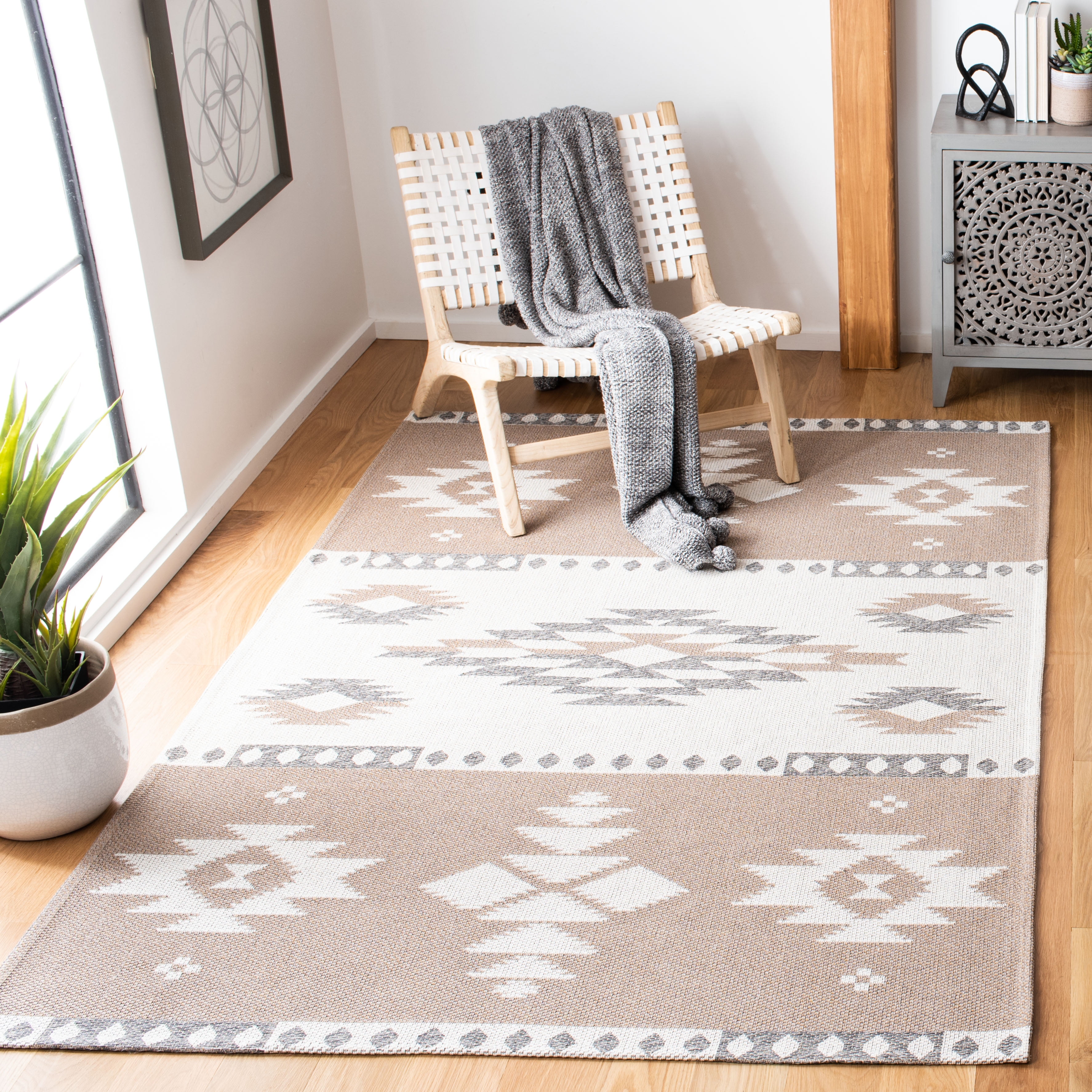 SAFAVIEH Augustine Bradford Geometric Area Rug, Taupe/Cream, 6'4" x 6'4" Square