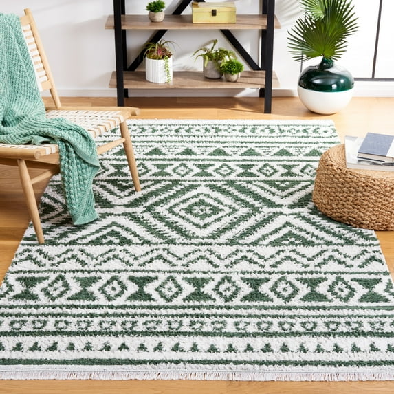 SAFAVIEH Augustine Emmett Geometric Area Rug, Green/Ivory, 6'4" x 9'6"