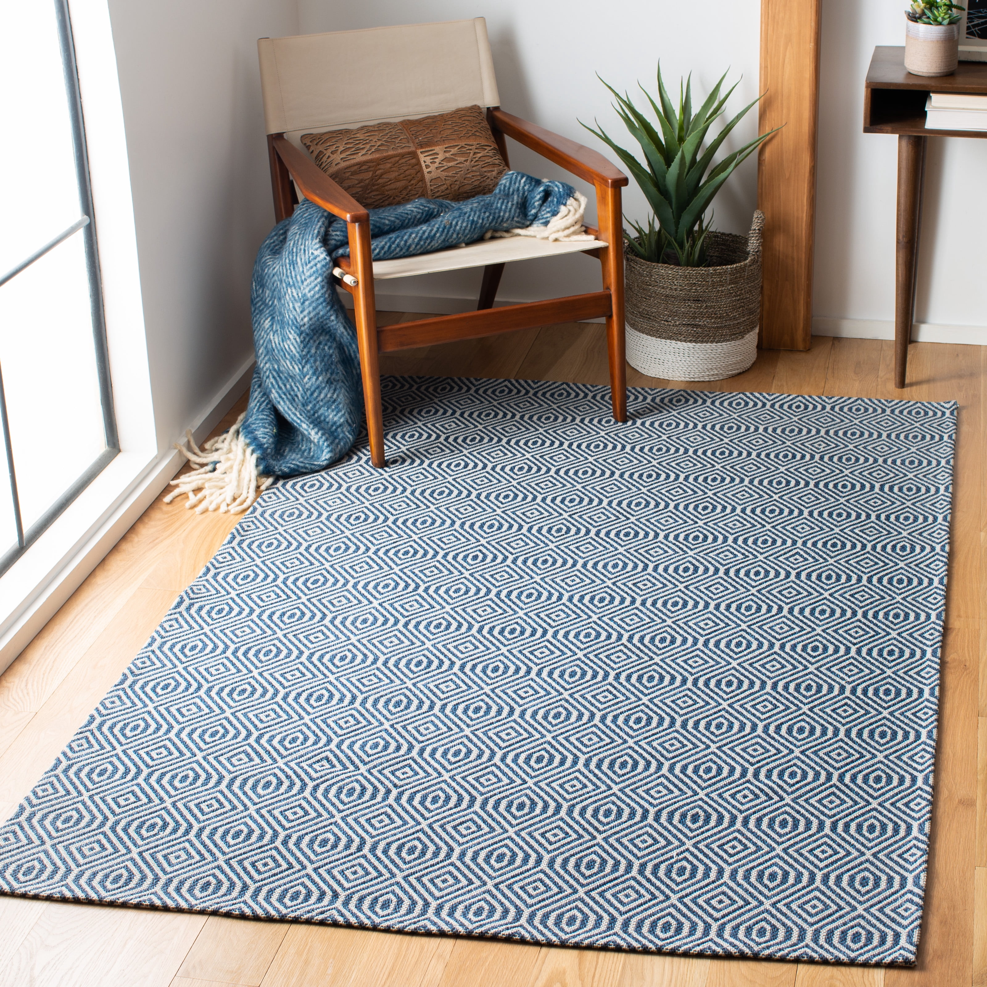 SAFAVIEH Augustine Manus Geometric Area Rug, Navy/Light Gray, 5' x 7'7 ...