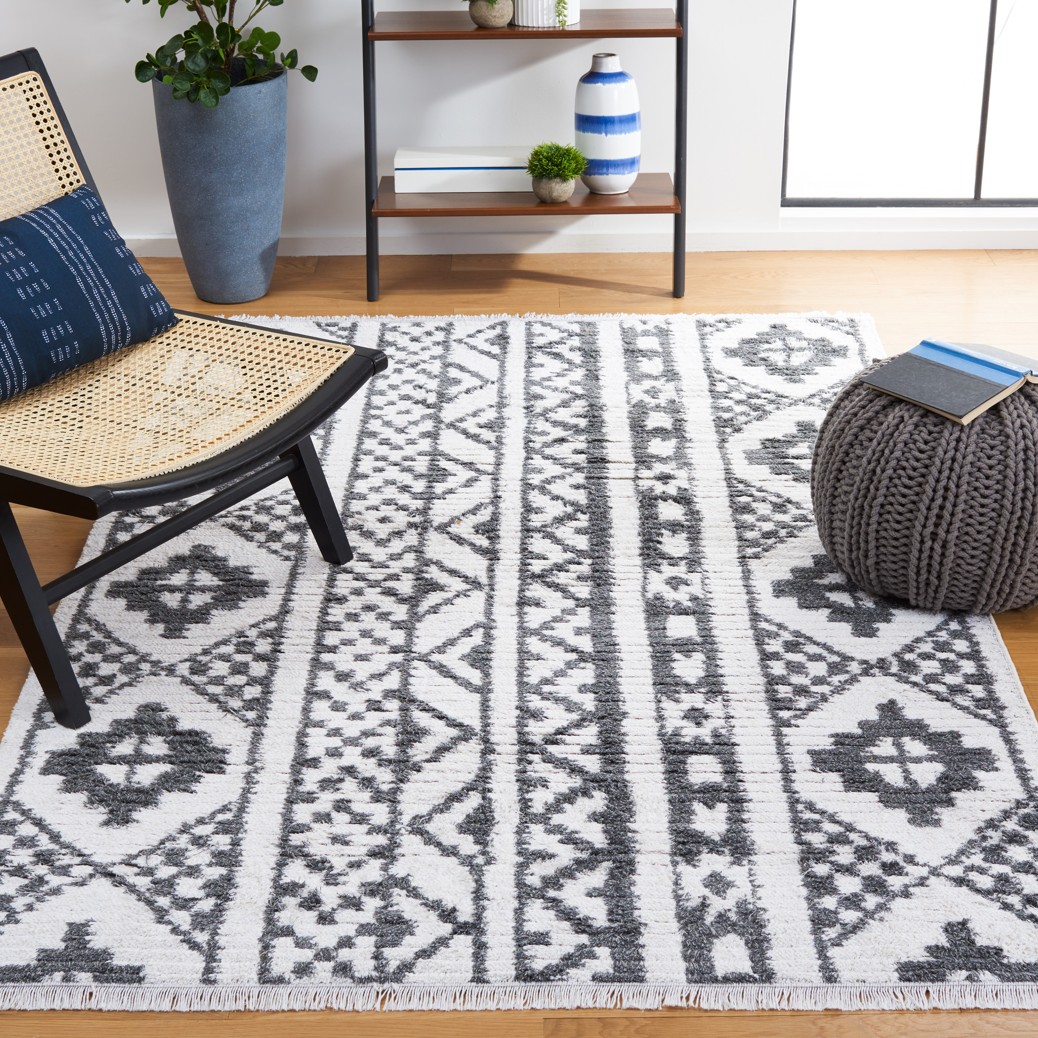 SAFAVIEH Augustine Norman Geometric Area Rug, Gray/Ivory, 5' x 7'7"