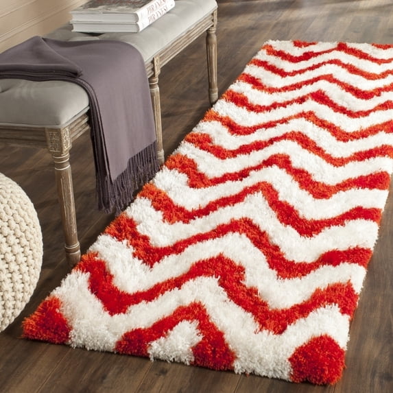 SAFAVIEH Barcelona Carmella Chevron Stripes Shag Area Rug, Ivory/Rust, 5' x 5' Square
