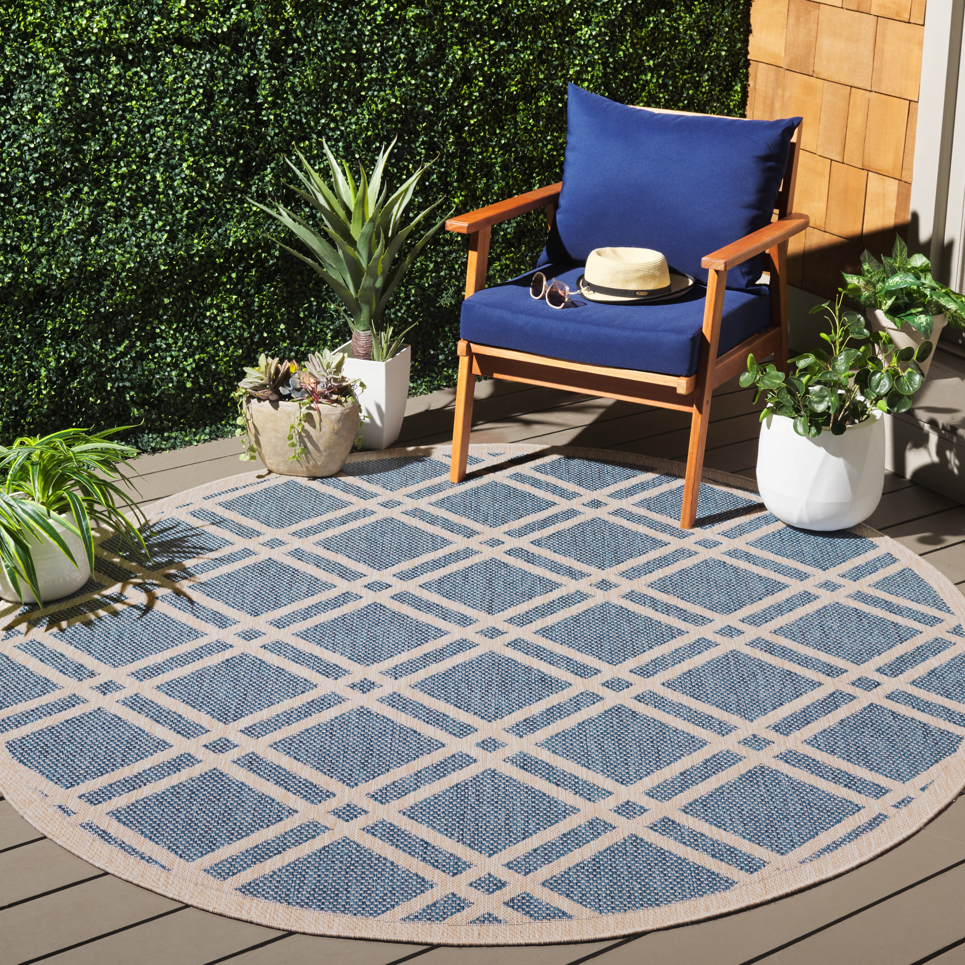 SAFAVIEH Beach House Aylen Geometric Indoor/Outdoor Area Rug, Blue/Ivory, 6'7" x 6'7" Round