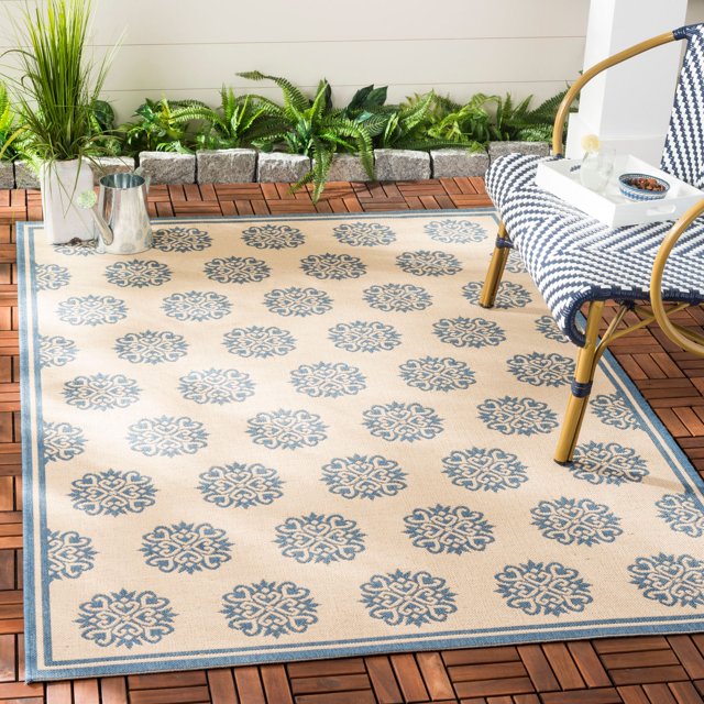 SAFAVIEH Beach House Callahan Geometric Indoor/Outdoor Area Rug Blue/Cream, 4' x 6' - Traditional Design, Blue & Creme, Weather Resistant, Non-Shedding & Easy Cleaning, Ideal for Patio, Entryway, Mud