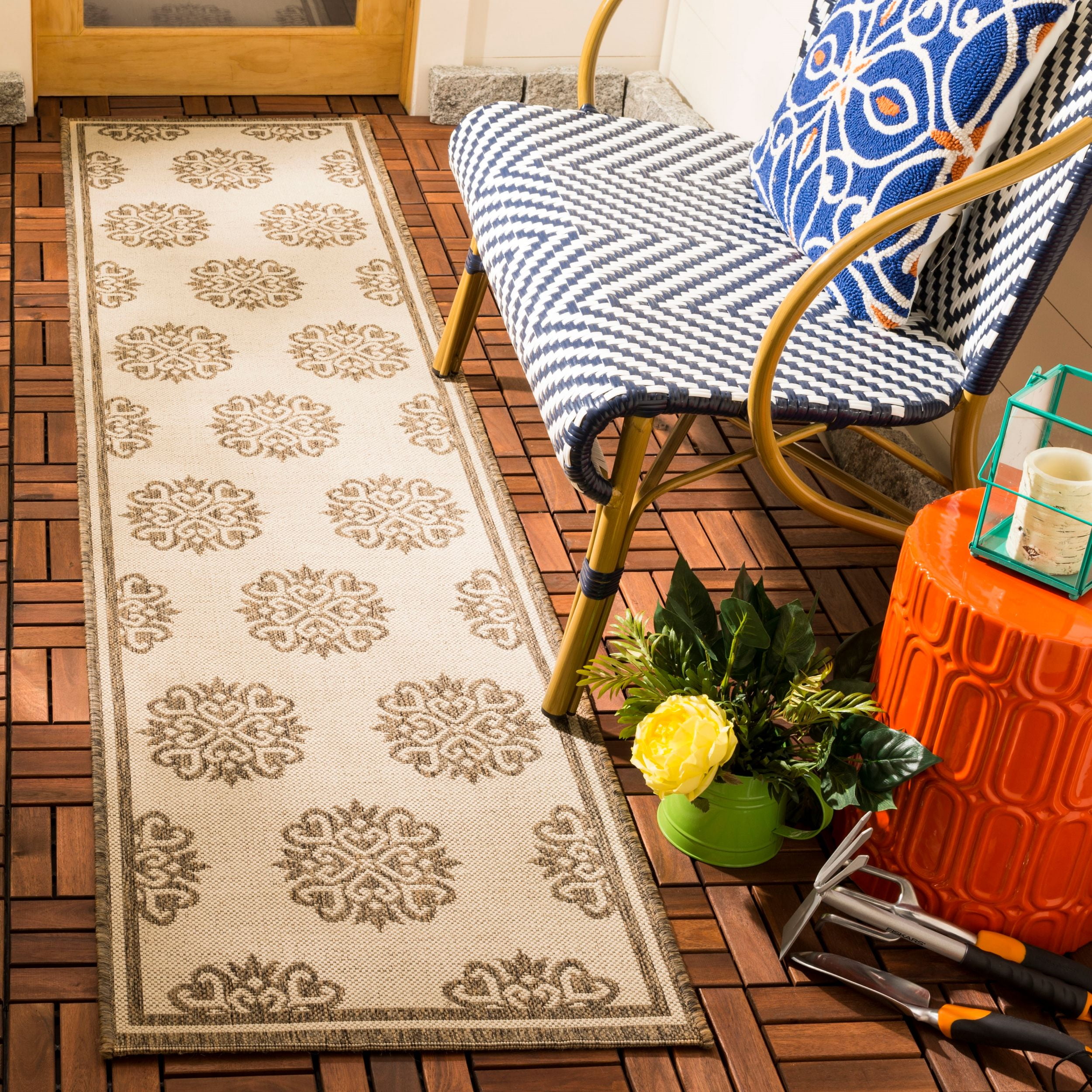 SAFAVIEH Beach House Callahan Geometric Indoor/Outdoor Runner Rug Beige/Cream, 2' x 8' - Traditional Design, Beige & Cream, Weather Resistant, Non-Shedding & Easy Cleaning, Ideal for Patio, Entryway,