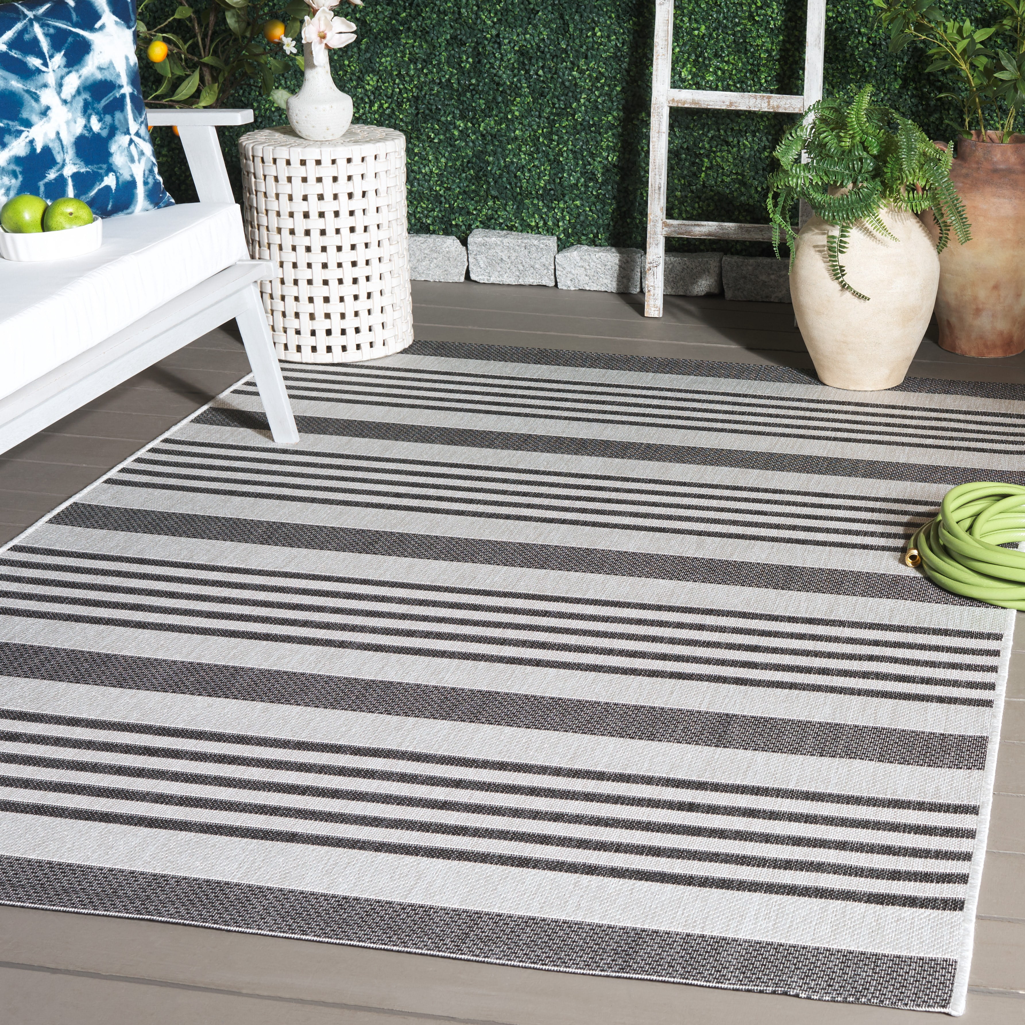 SAFAVIEH Beach House Henry Striped Indoor/Outdoor Area Rug, Light Gray/Charcoal, 5'3" x 7'6"