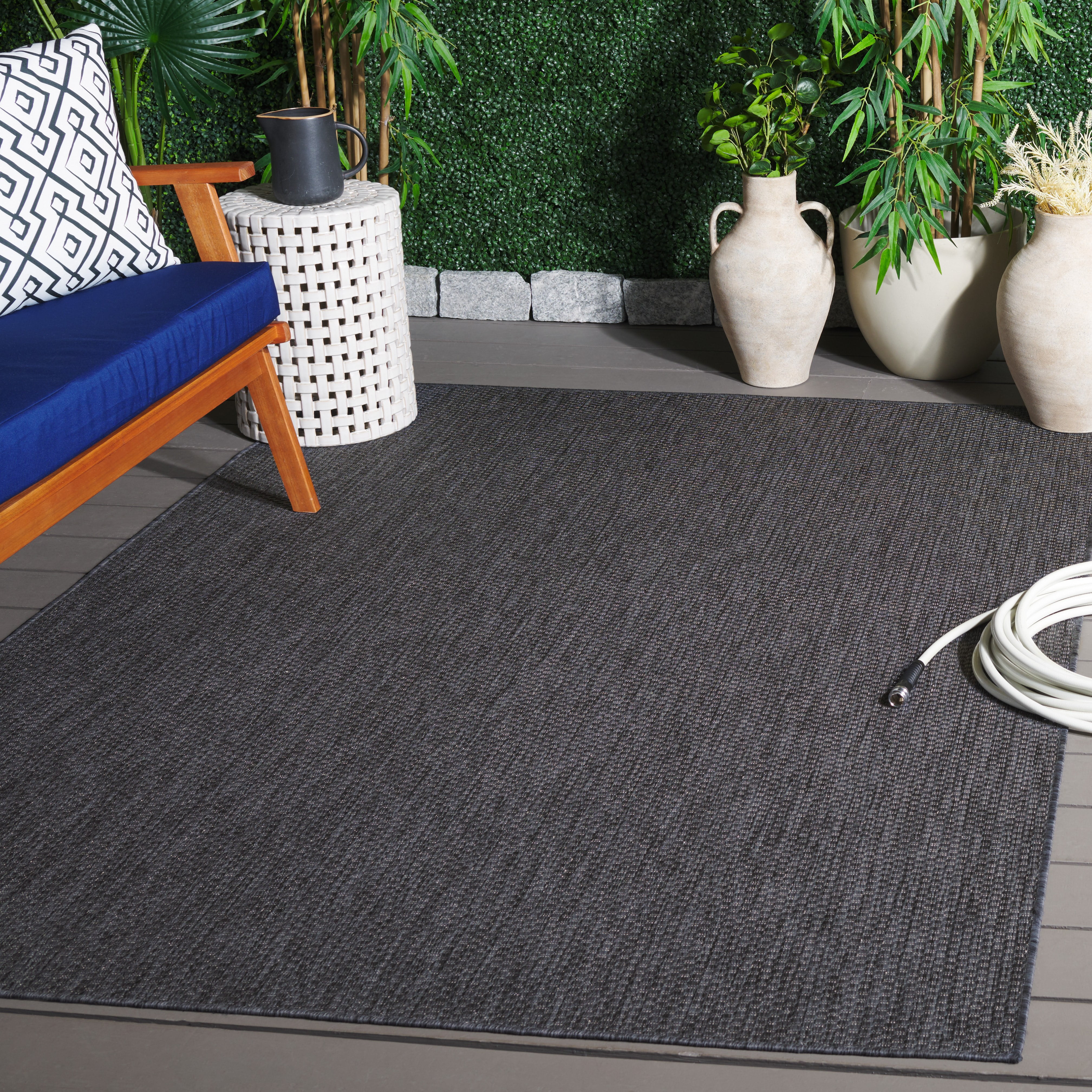 SAFAVIEH Beach House Jacinth Solid Indoor/Outdoor Area Rug, Black, 9' x 12'