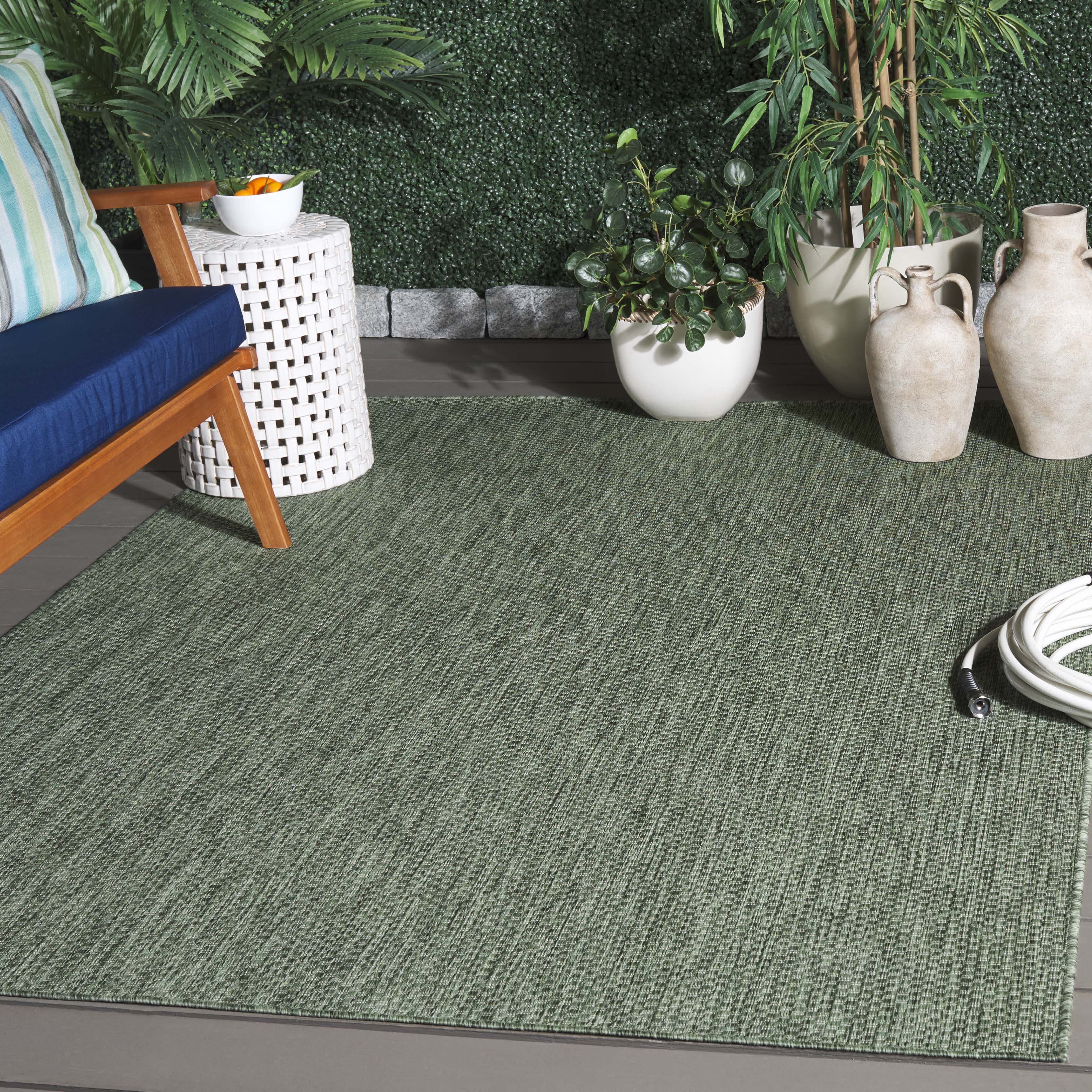 SAFAVIEH Beach House Jacinth Solid Indoor/Outdoor Area Rug, Green, 6'7" x 6'7" Square