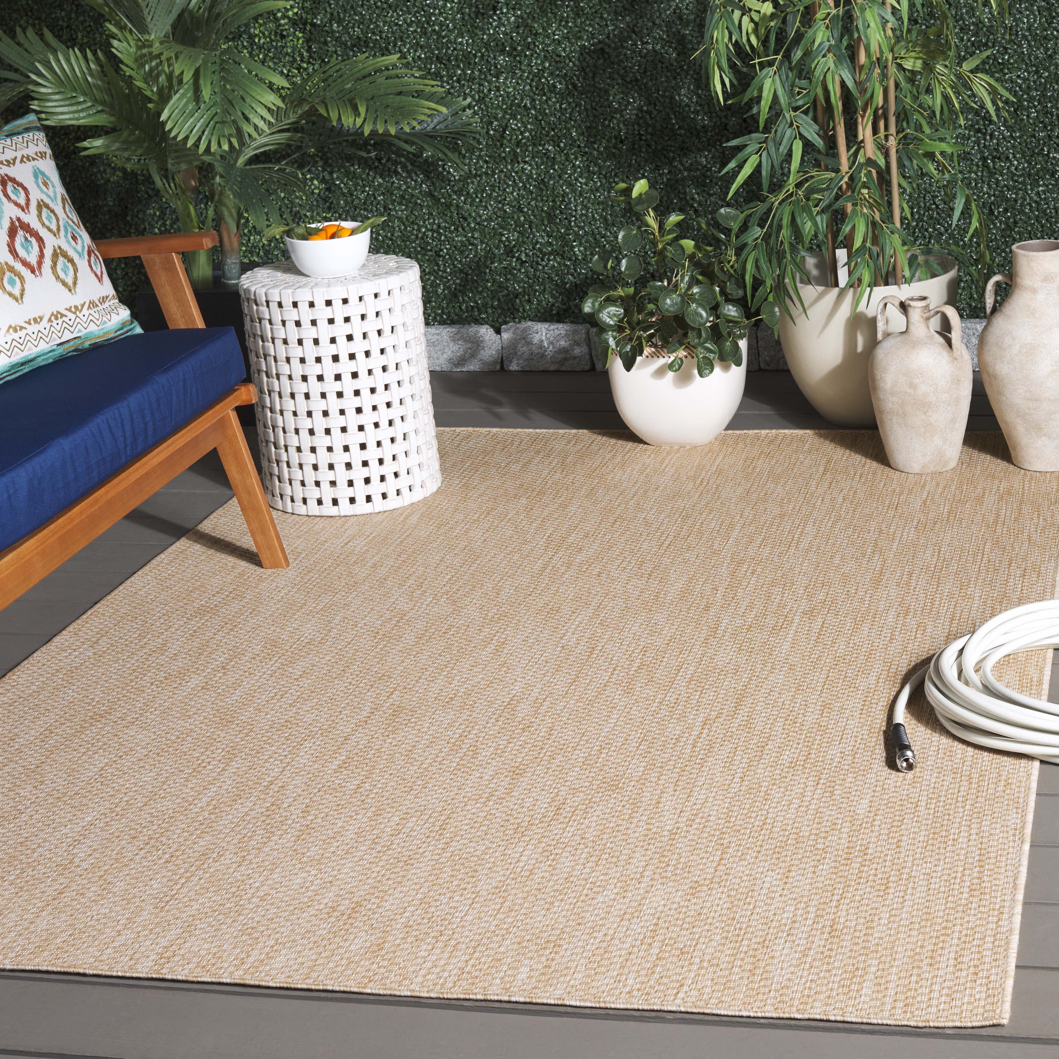SAFAVIEH Beach House Jacinth Solid Indoor/Outdoor Area Rug, Natural, 6'7" x 6'7" Square
