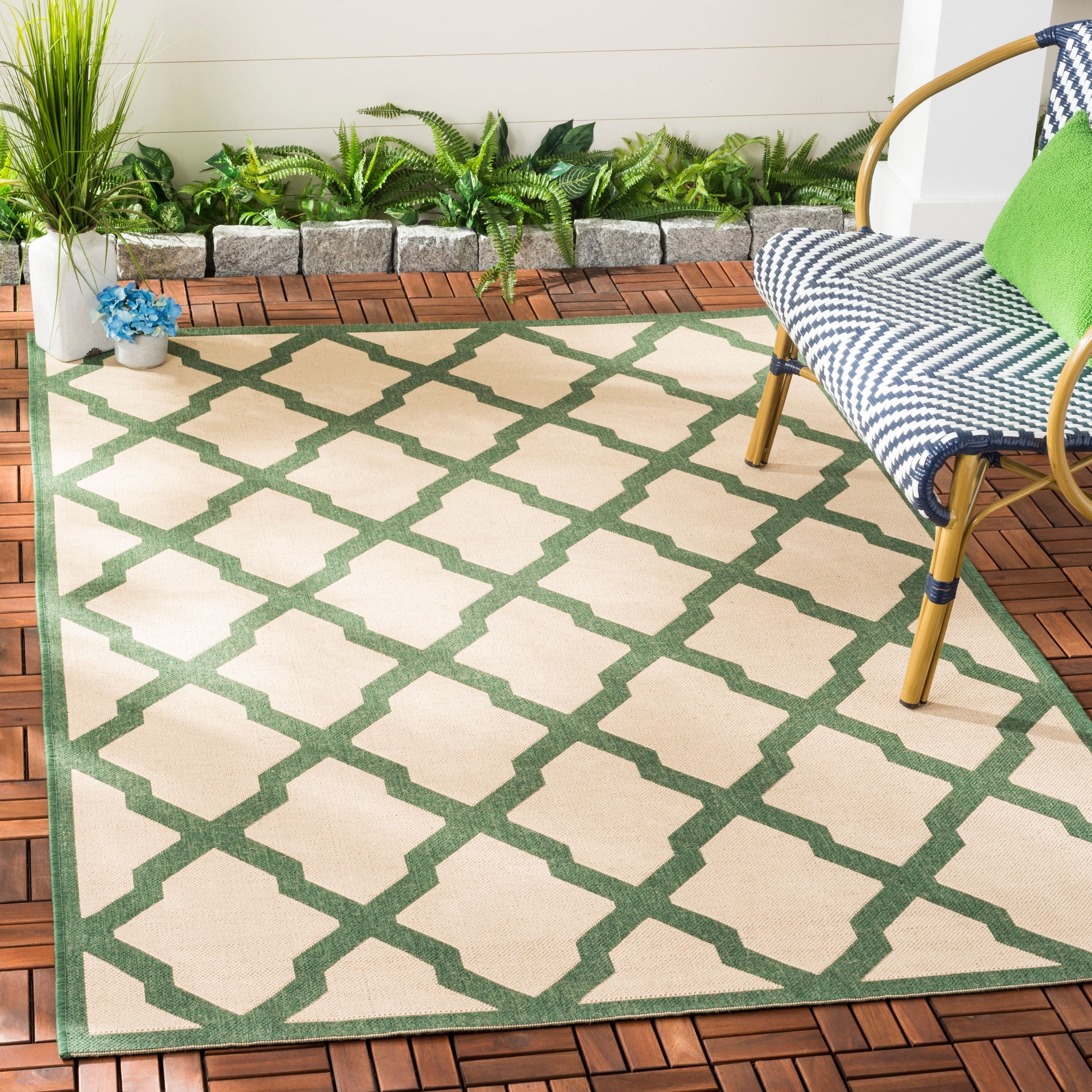 Cream and Green Synthetic Trellis Indoor/Outdoor Area Rug, 5'3" x 7'6"