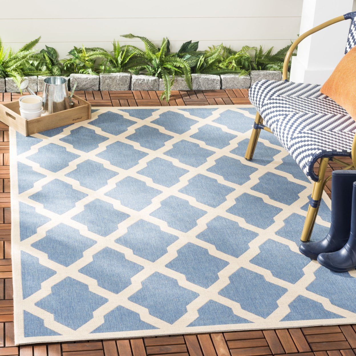SAFAVIEH Beach House Talbot Geometric Indoor/Outdoor Area Rug, Blue/Creme, 6'7" x 6'7" Round