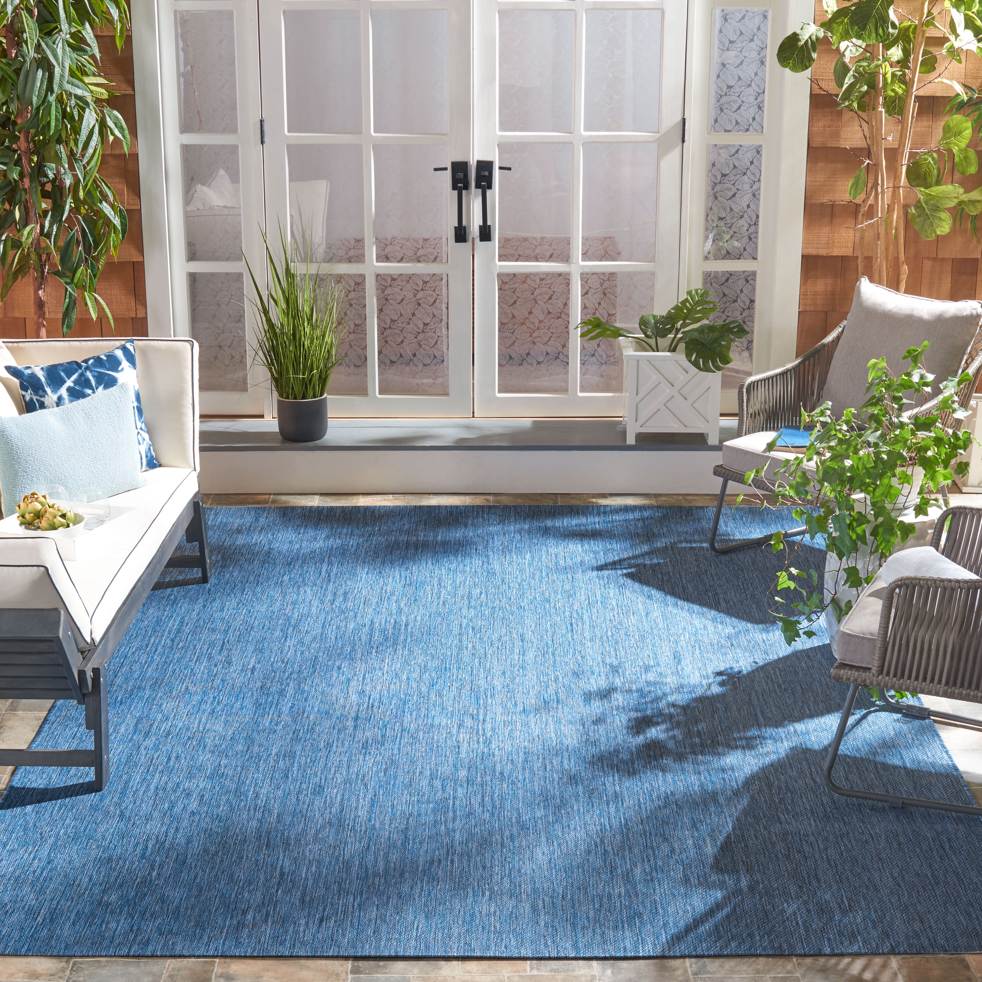 SAFAVIEH Beach House Tayler Solid Indoor/Outdoor Area Rug, Blue, 6'7" x 6'7" Square