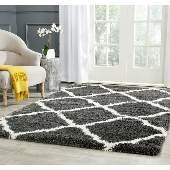 SAFAVIEH Belize Joisse Geometric Plush Shag Area Rug, Charcoal/Ivory, 4' x 6'