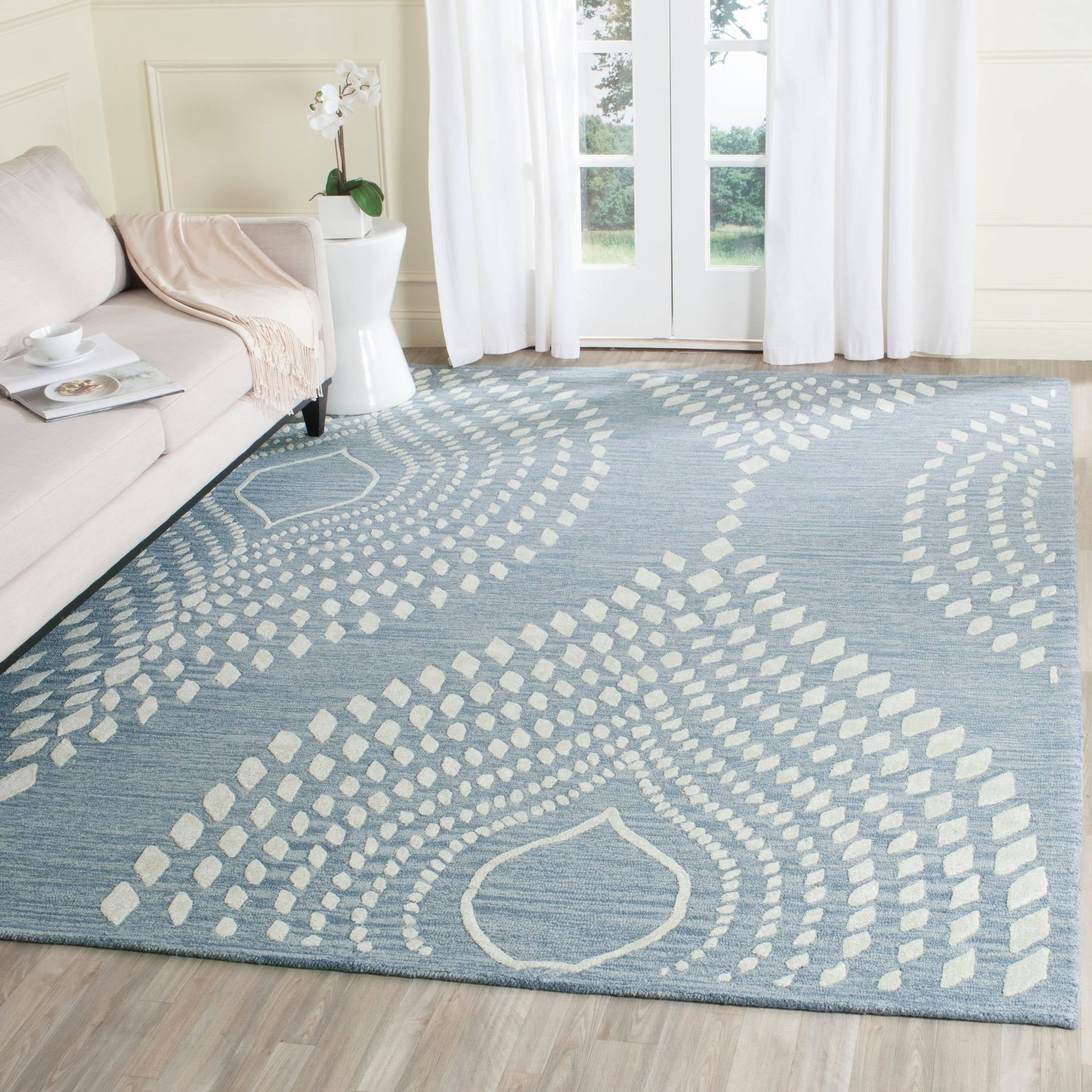 Bella Blue and Ivory Hand-Tufted Wool 8' x 10' Area Rug
