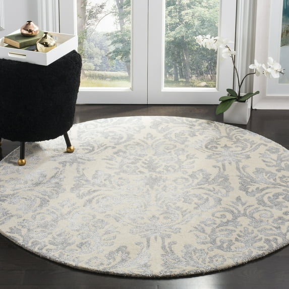 SAFAVIEH Bella Leann Damask Distressed Wool Area Rug, Ivory/Silver, 5' x 5' Round