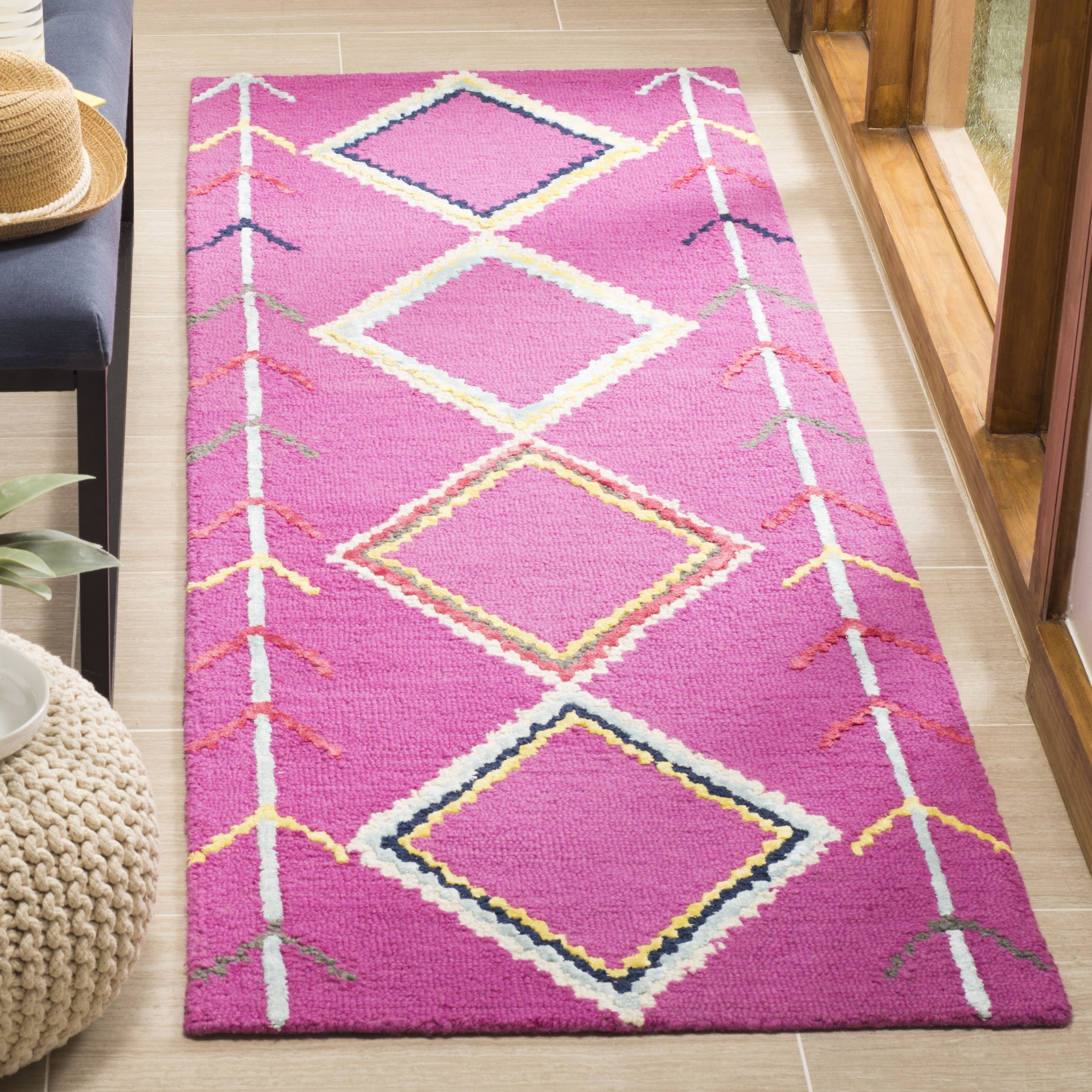 SAFAVIEH Bellagio Delicia Geometric Diamonds Wool Runner Rug, Fuchsia