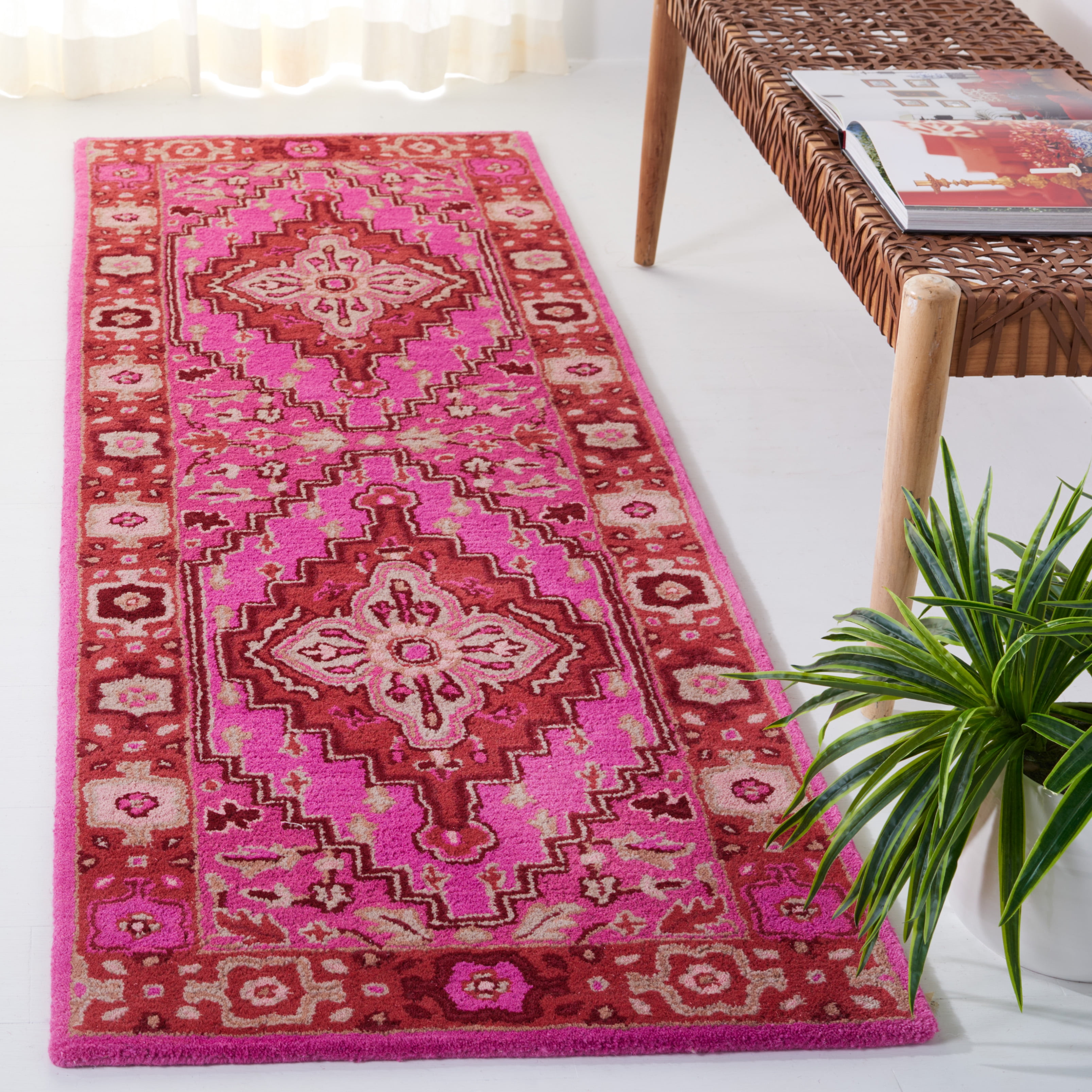 SAFAVIEH Bellagio Major Bordered Wool Runner Rug, Red/Pink, 2'3" x 5'