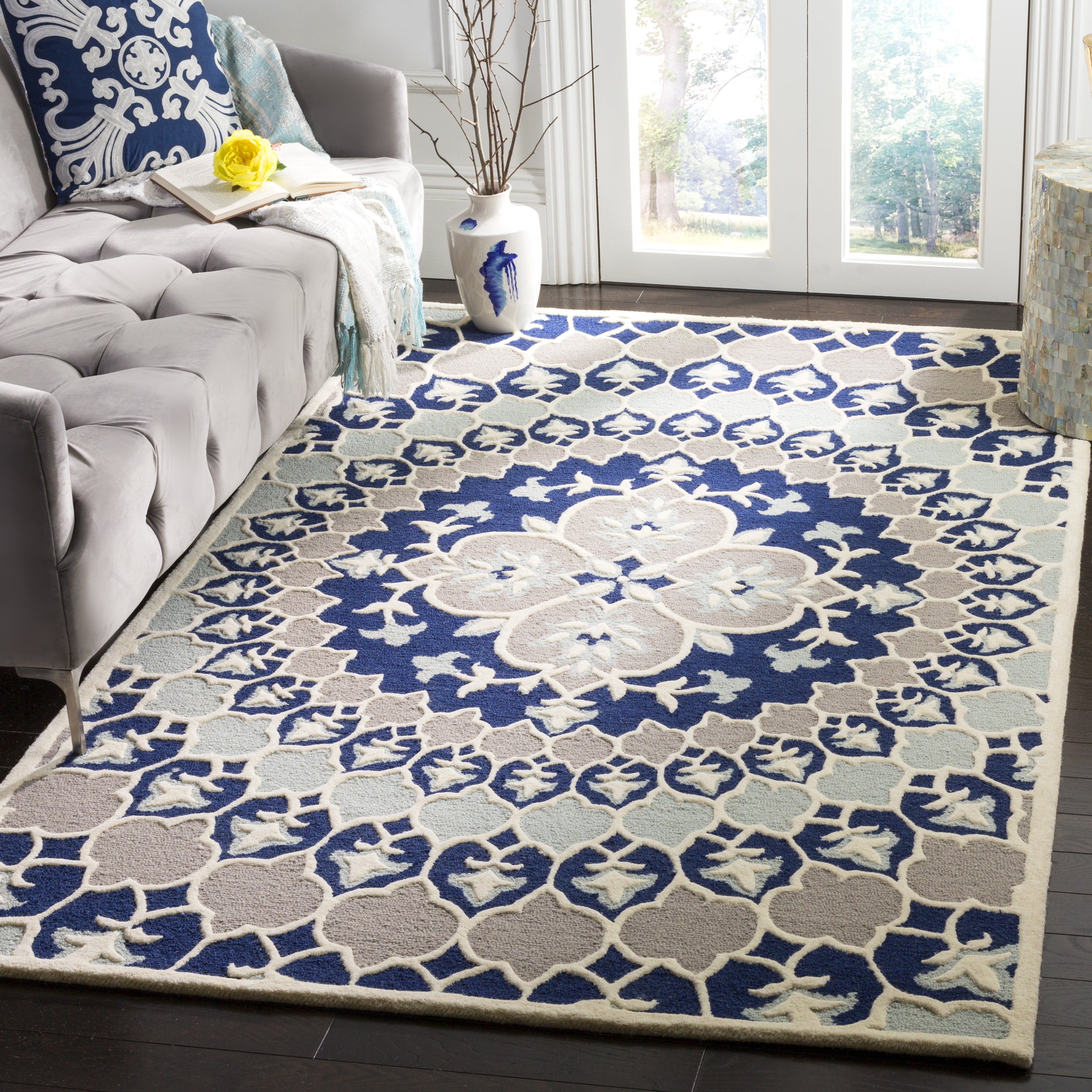 SAFAVIEH Bellagio Zoja Floral Wool Area Rug, Navy Blue/Ivory, 3' x 5'