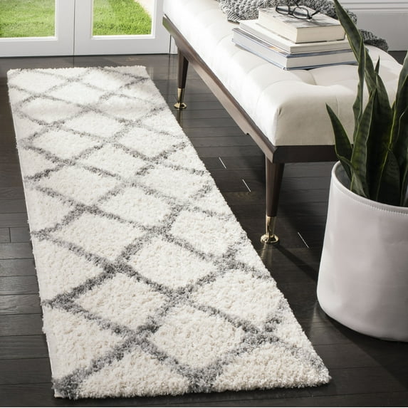 SAFAVIEH Berber Abel Geometric Shag Runner Rug, Ivory/Gray, 2' x 6'