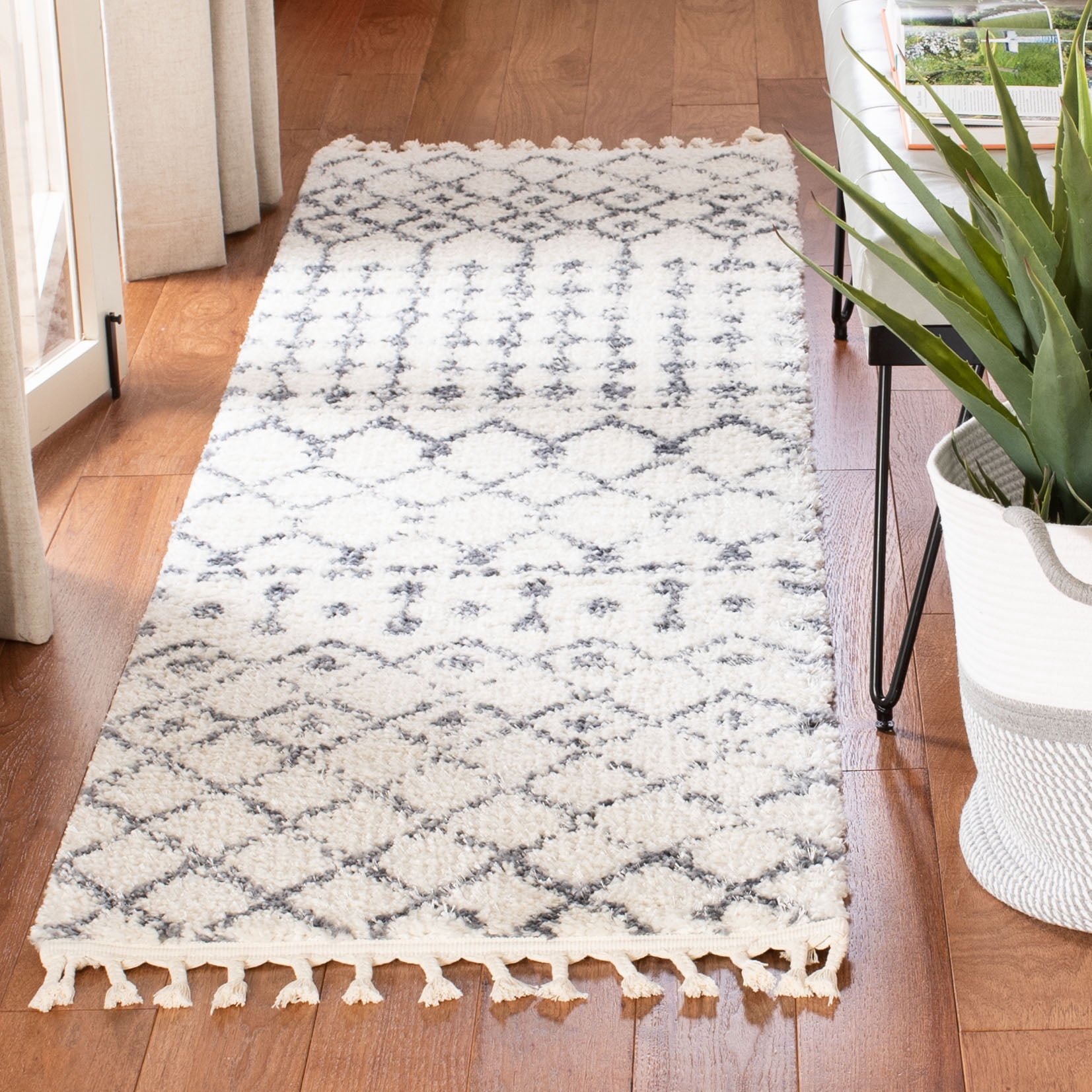 SAFAVIEH Berber Fringe Erin Aztec Shag Runner Rug, Cream/Dark Gray, 2'2" x 8'