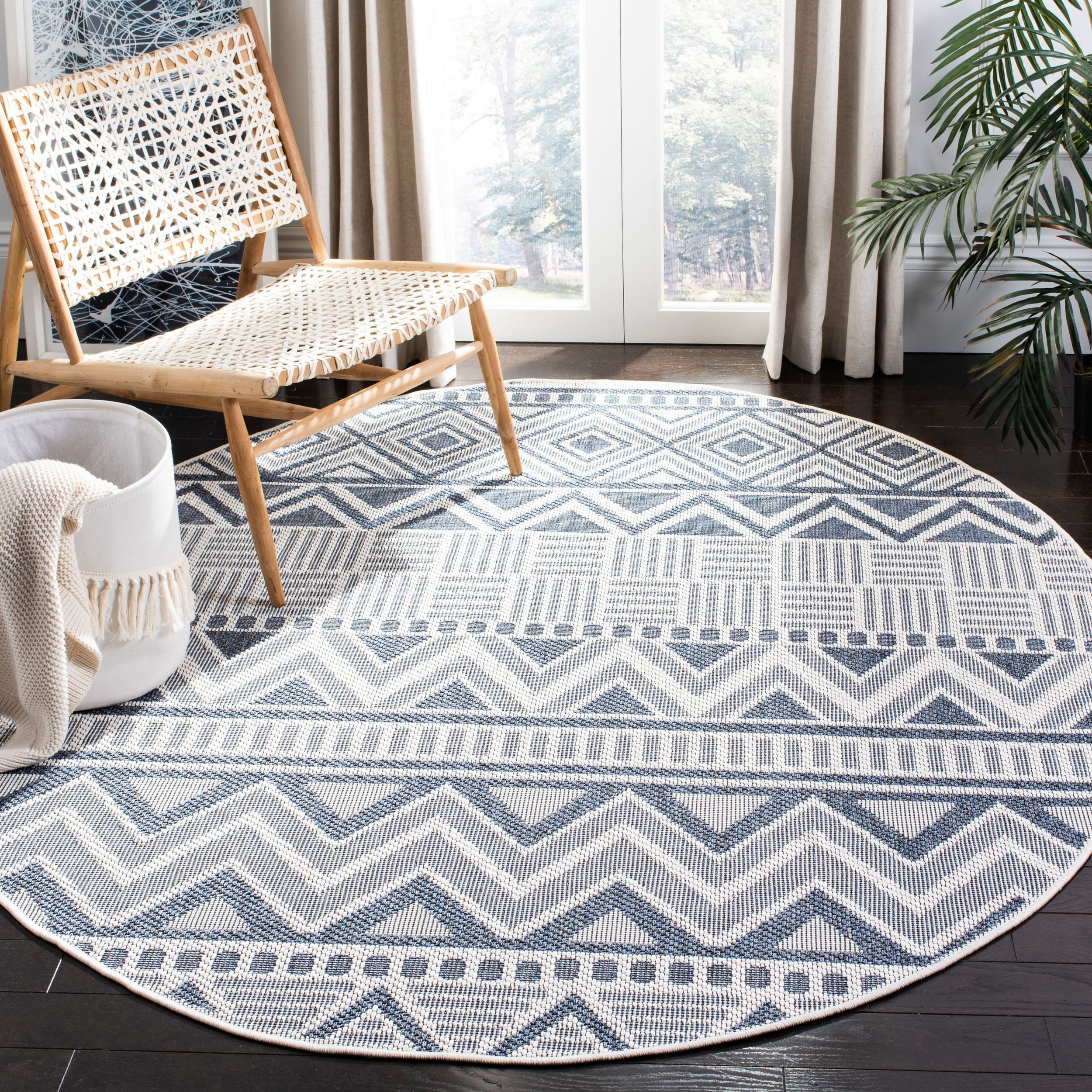 SAFAVIEH Machine Washable Rug Indoor/Outdoor Bermuda Collection - Bermuda Jacinth Geometric Machine Washable Indoor/Outdoor Area Rug, Cream/Navy, 6'7" x 6'7" Round