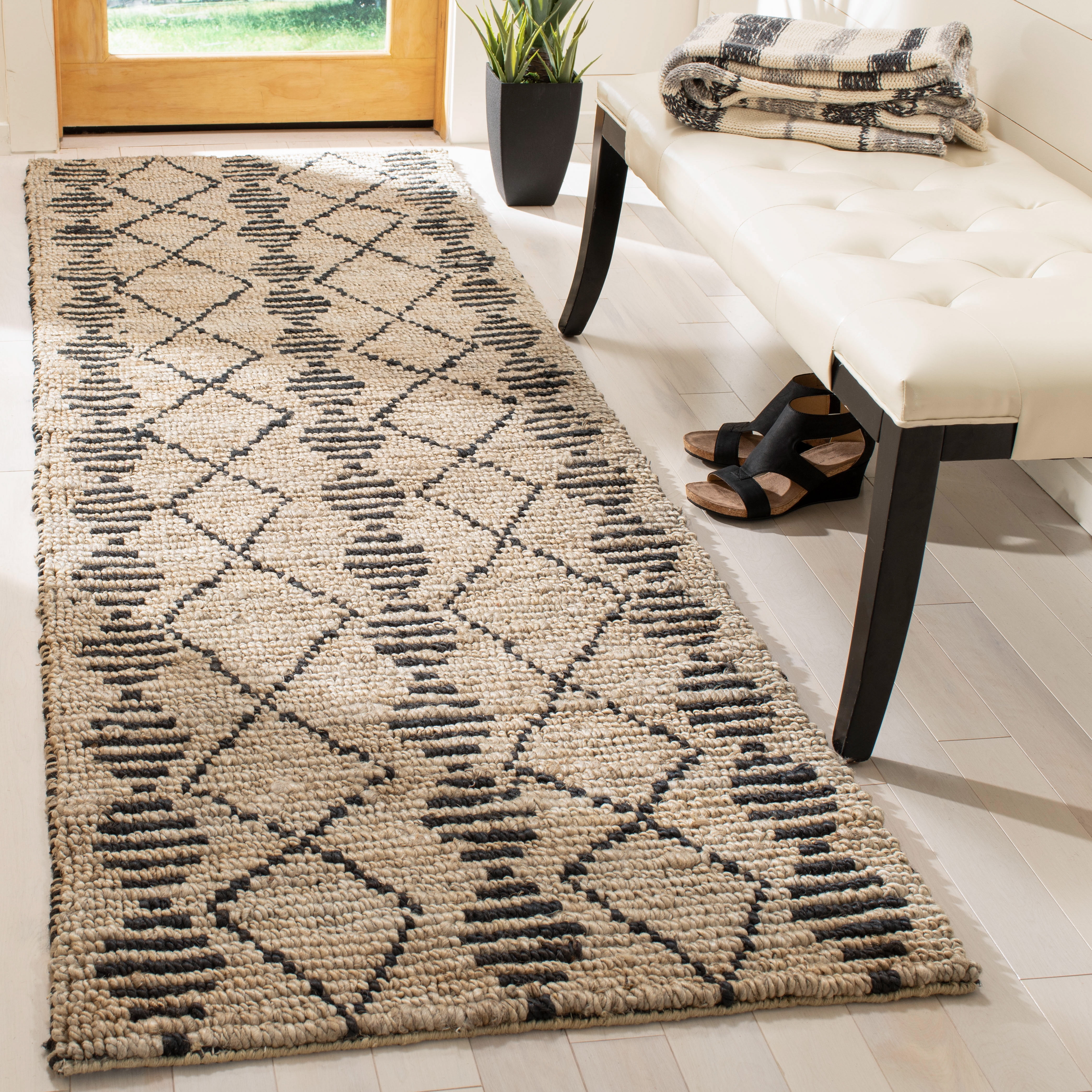SAFAVIEH Bohemian Corie Geometric Runner Rug, Beige/Black, 2'6" x 8'
