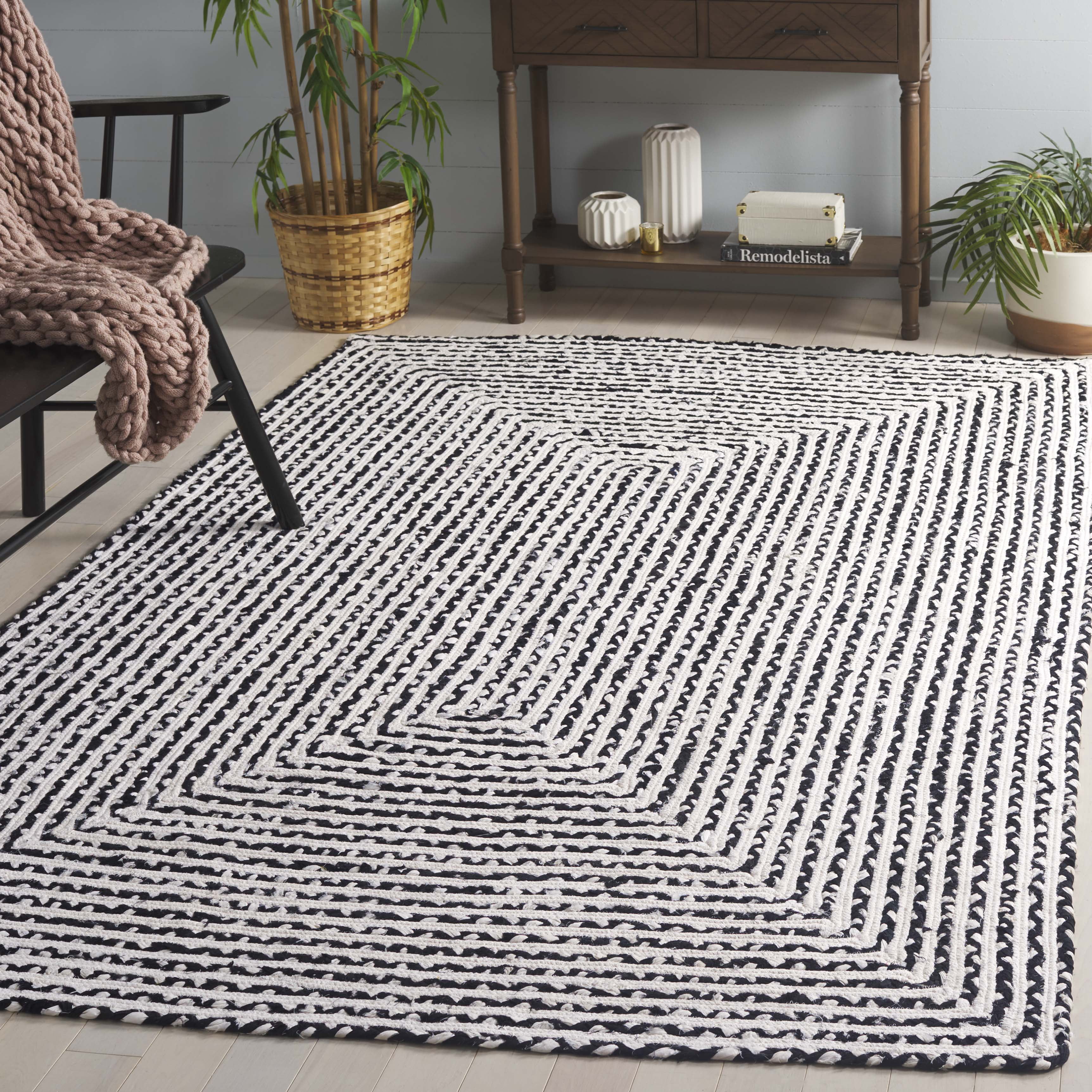 SAFAVIEH Braided Anabella Bordered Cotton Reversible Area Rug, Black/Ivory, 6' x 9'