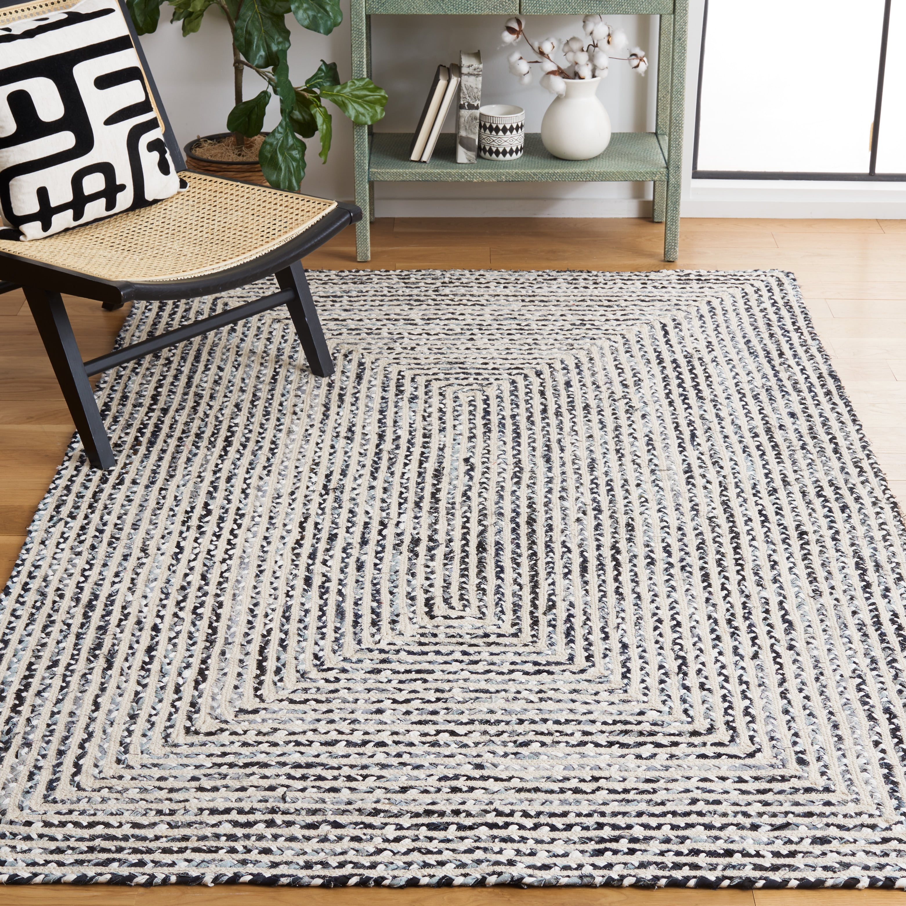 SAFAVIEH Braided Anabella Bordered Cotton Reversible Area Rug, Black/Navy, 6' x 9'