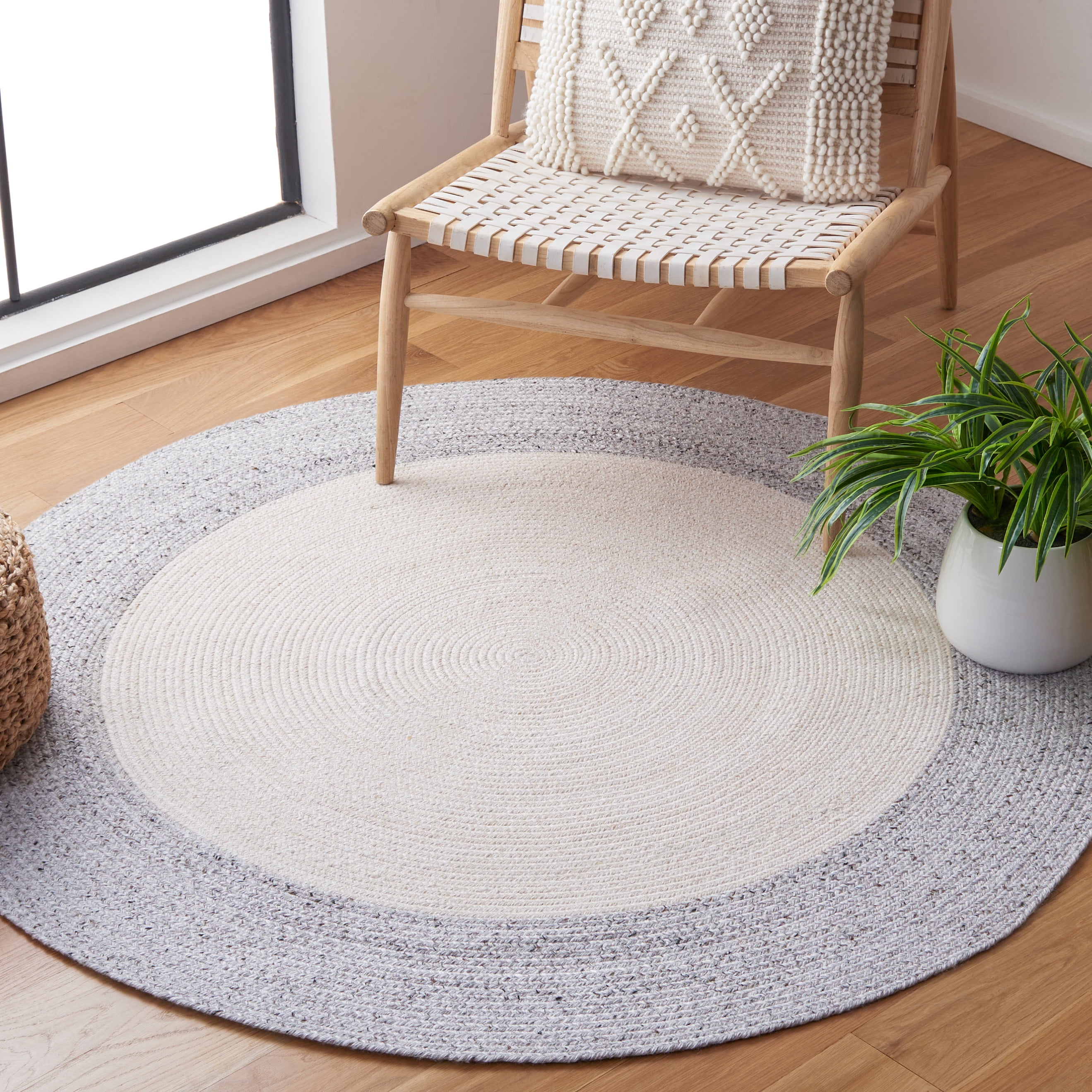 SAFAVIEH Braided Celinda Solid Polyester Reversible Area Rug, Ivory/Light Gray, 4' x 4' Round
