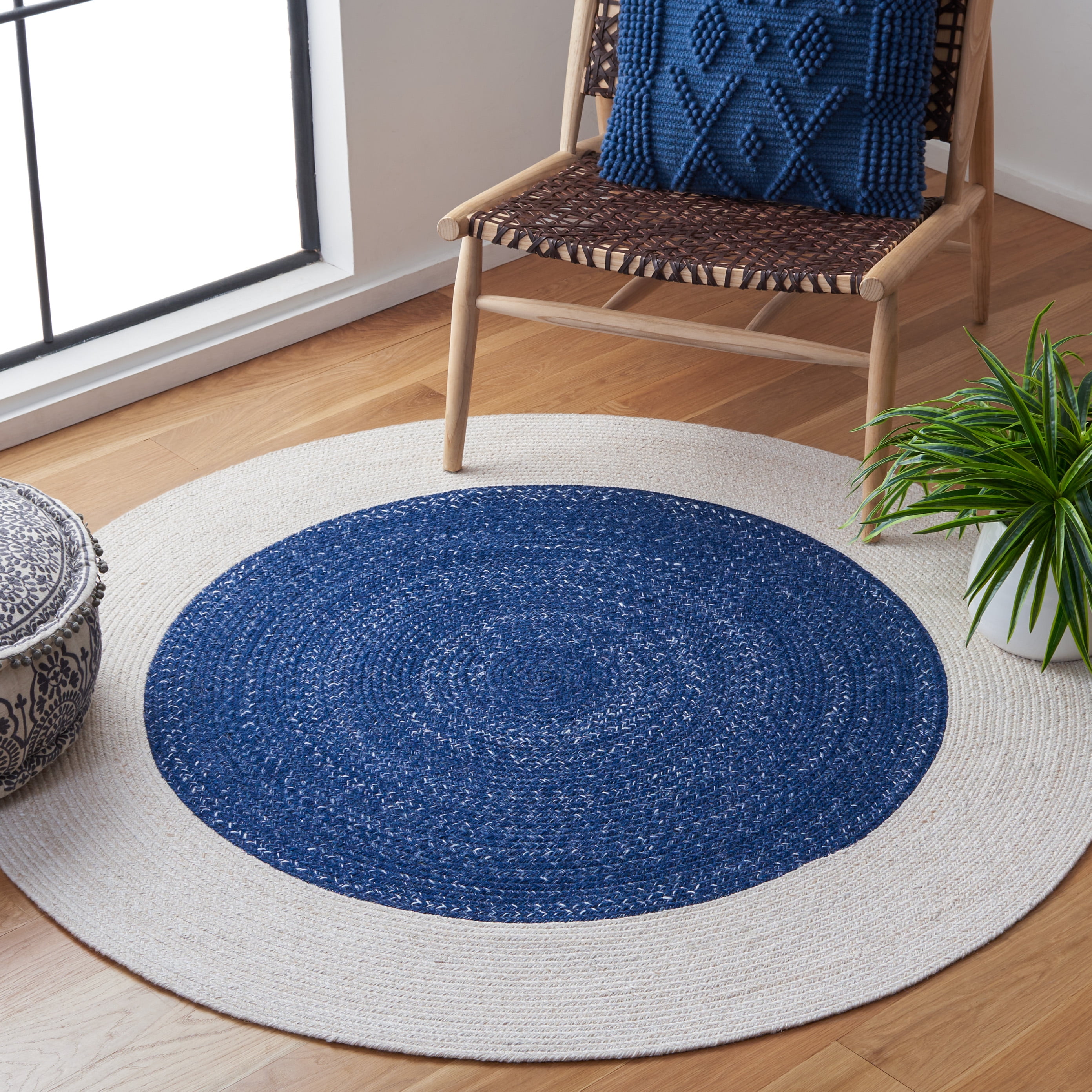 SAFAVIEH Braided Celinda Solid Polyester Reversible Area Rug, Navy/Ivory, 4' x 4' Round