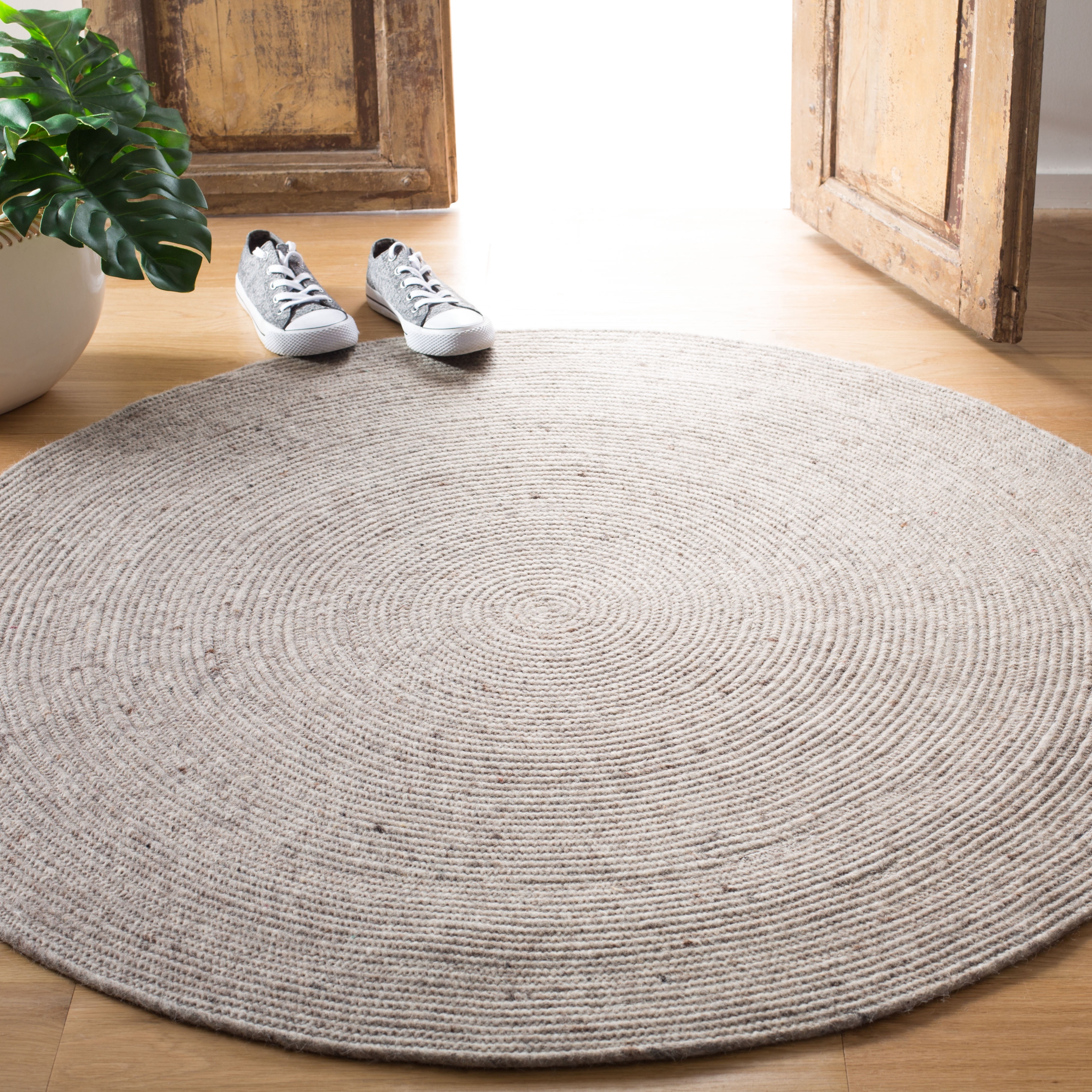 SAFAVIEH Braided Ronan Solid Reversible Area Rug, Light Gray, 5' x 5' Round