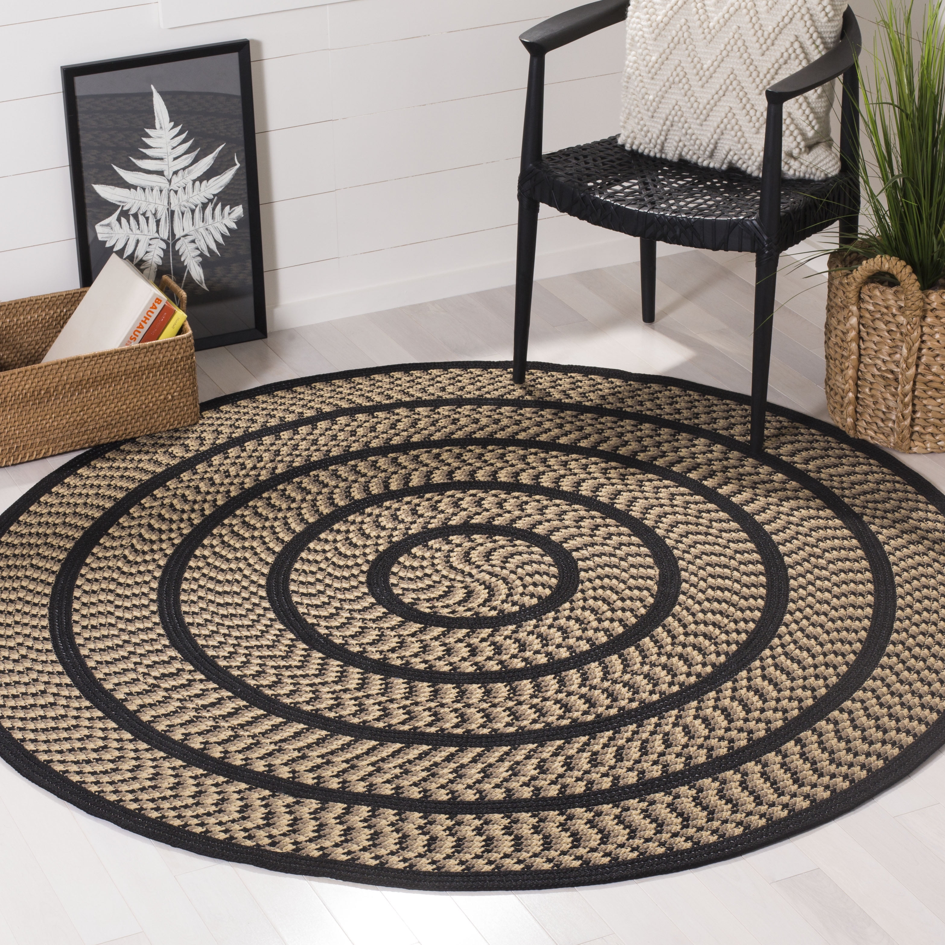 SAFAVIEH Braided Tanisha Bordered Reversible Area Rug, Beige/Black, 5' x 5' Round