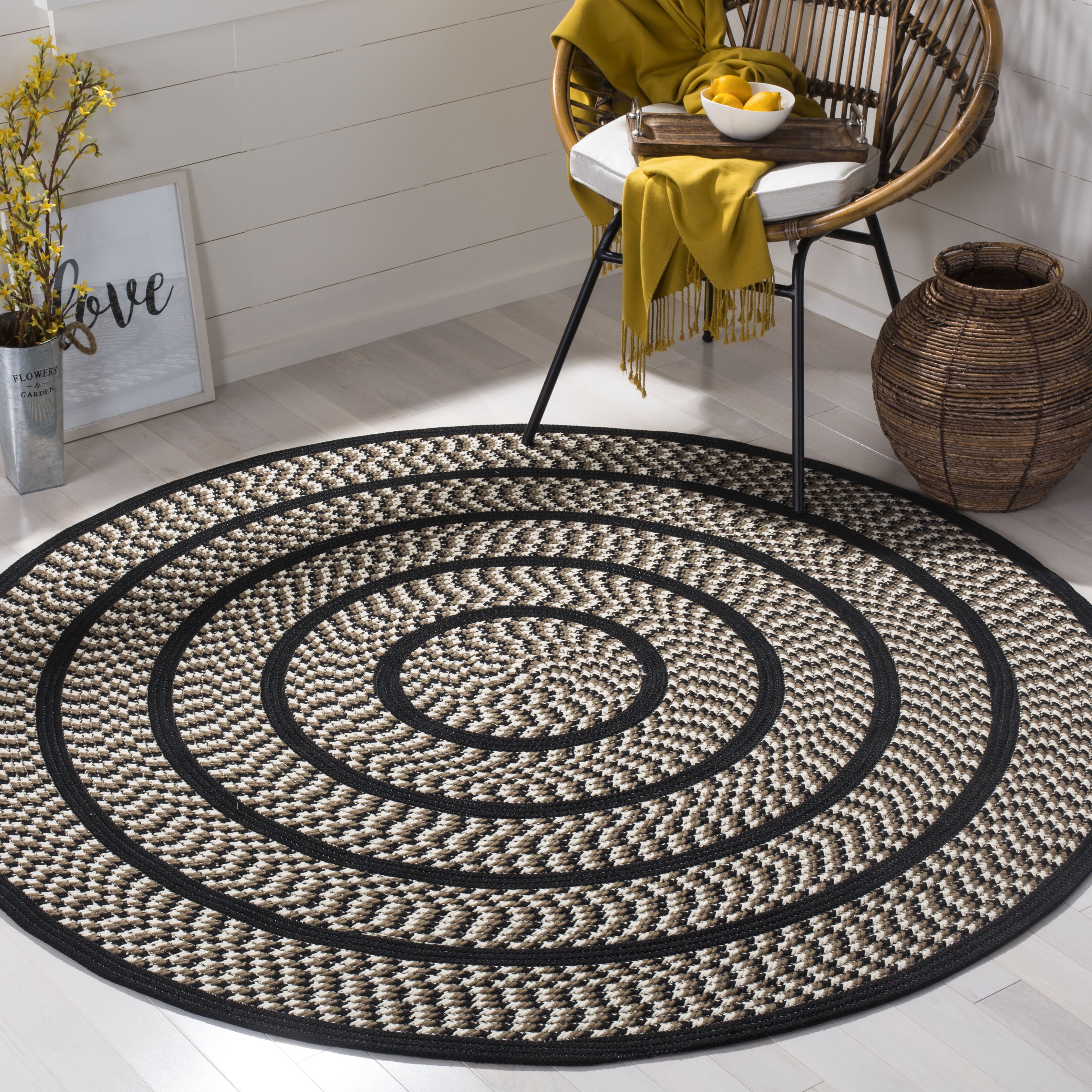 SAFAVIEH Braided Tanisha Bordered Reversible Area Rug, Ivory/Black, 8' x 8' Round