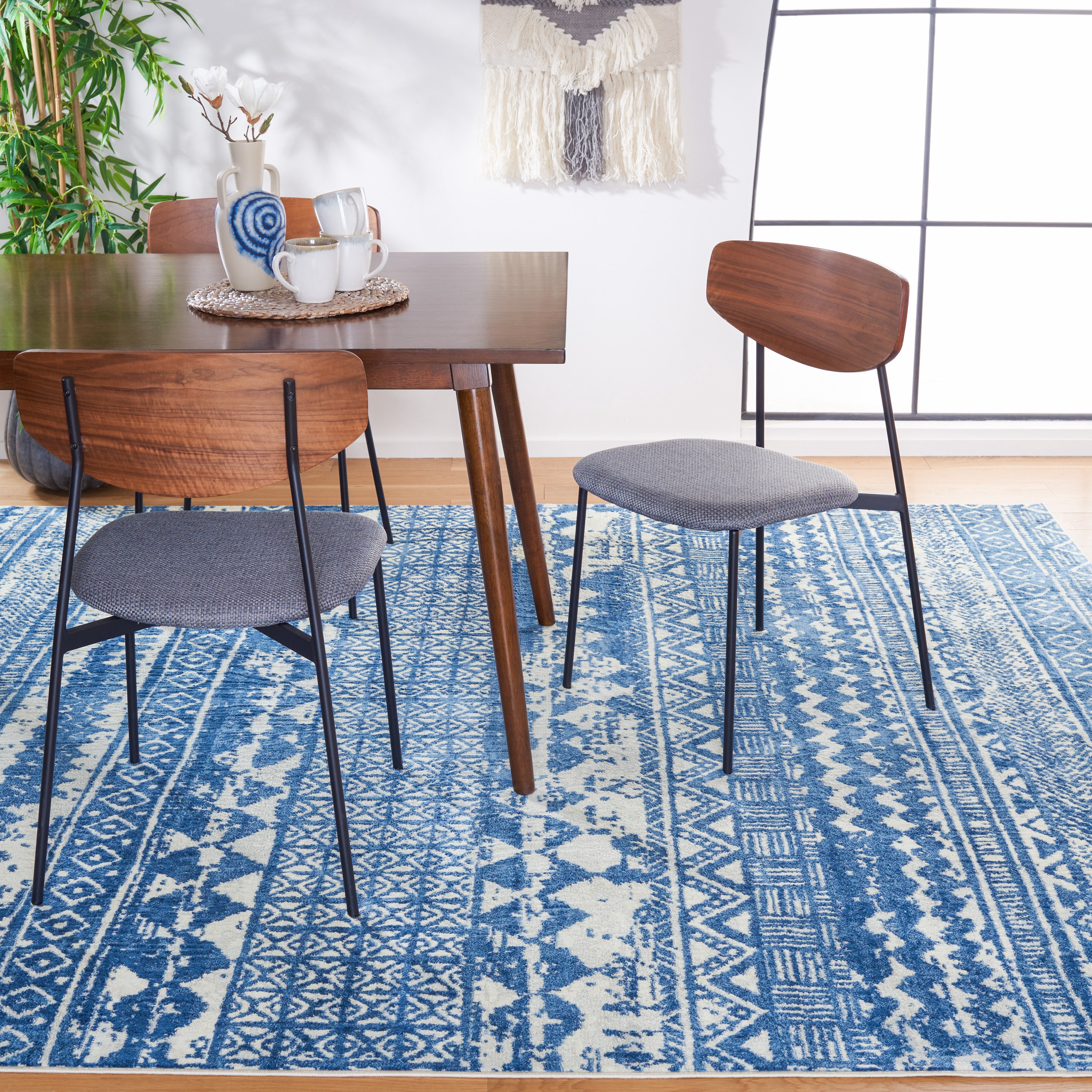 SAFAVIEH Brentwood Rubye Distressed Area Rug, Blue/Ivory, 8' x 10'