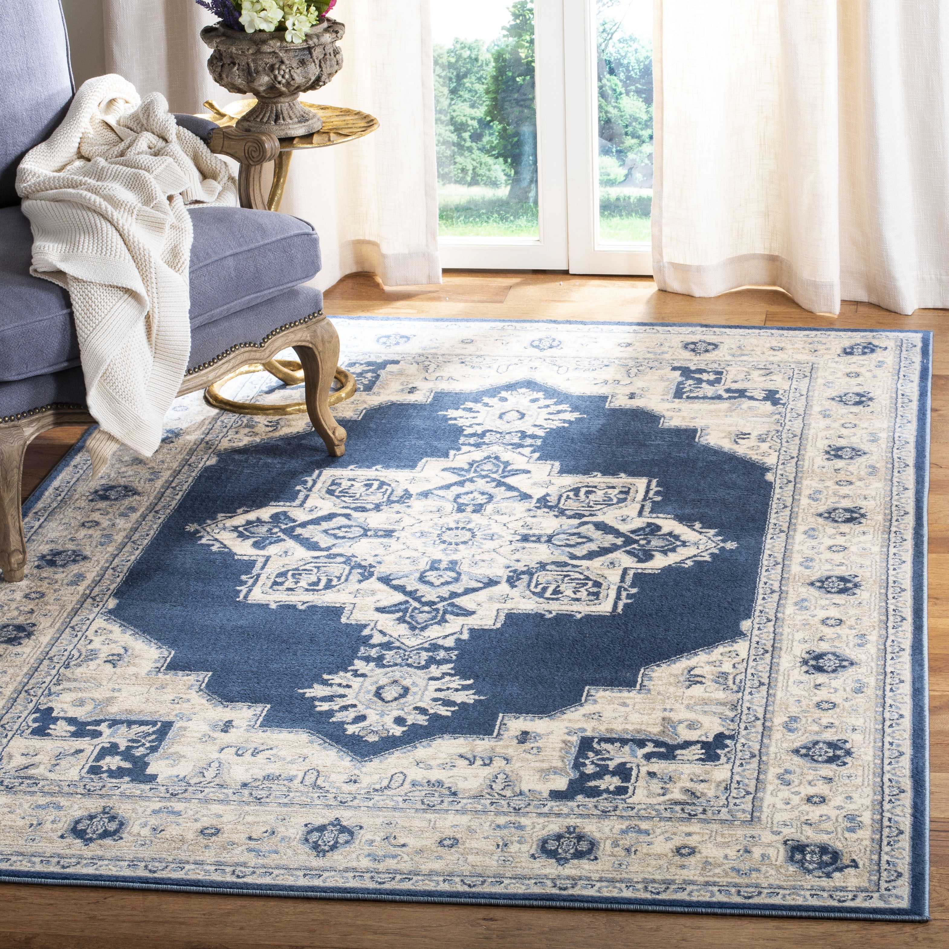 SAFAVIEH Brentwood Salah Oriental Area Rug, Navy/Creme, 5' x 5' Square