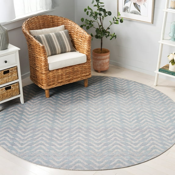 SAFAVIEH Cabo Diarmait Wavy Striped Area Rug, Light Blue/Beige, 7' x 7' Round