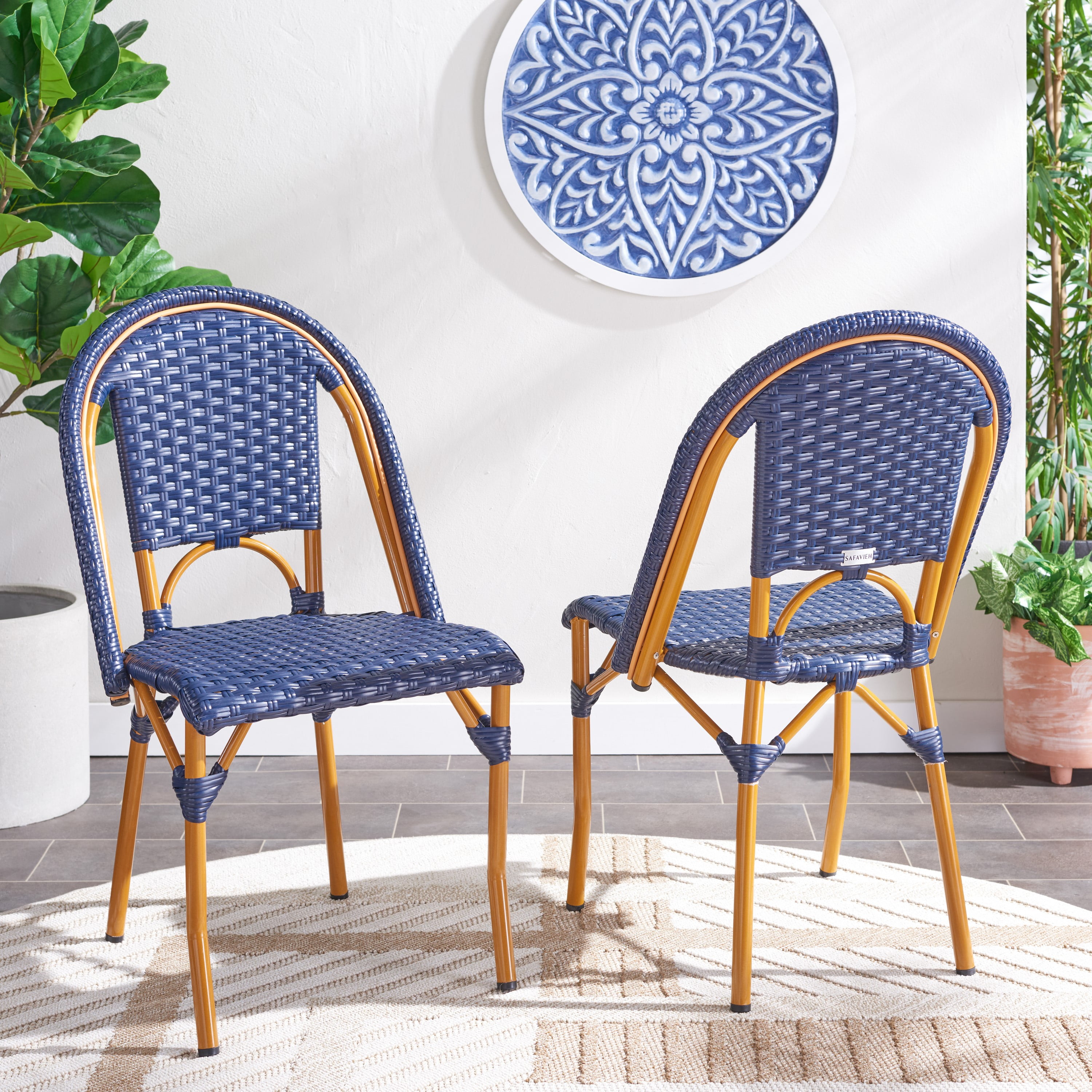 Safavieh フランス　パリ　カフェ　チェア① SAFAVIEH California Outdoor Patio Side Chair, White/Navy, Set of 2