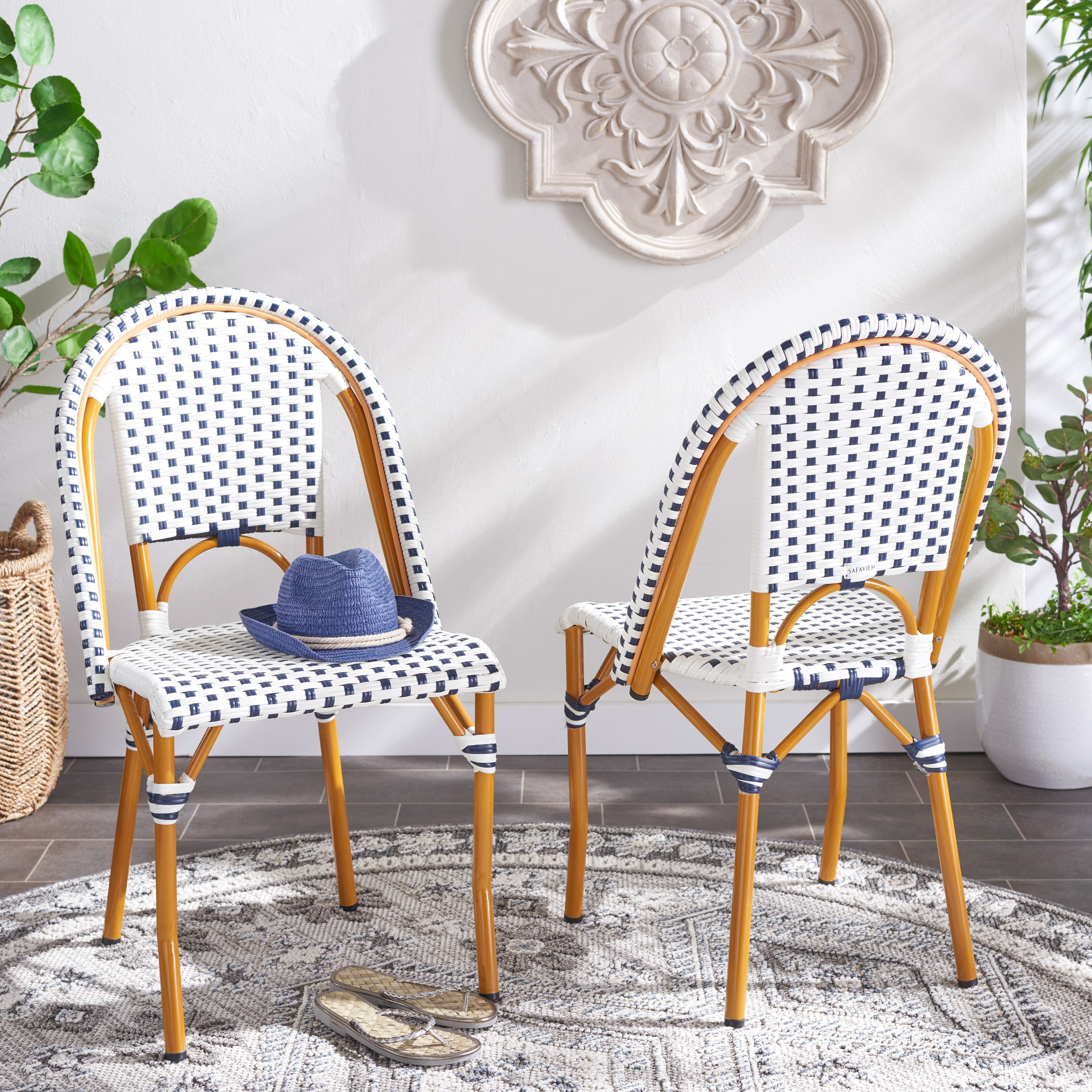 Safavieh フランス　パリ　カフェ　チェア① SAFAVIEH California Outdoor Patio Side Chair, White/Navy, Set of 2