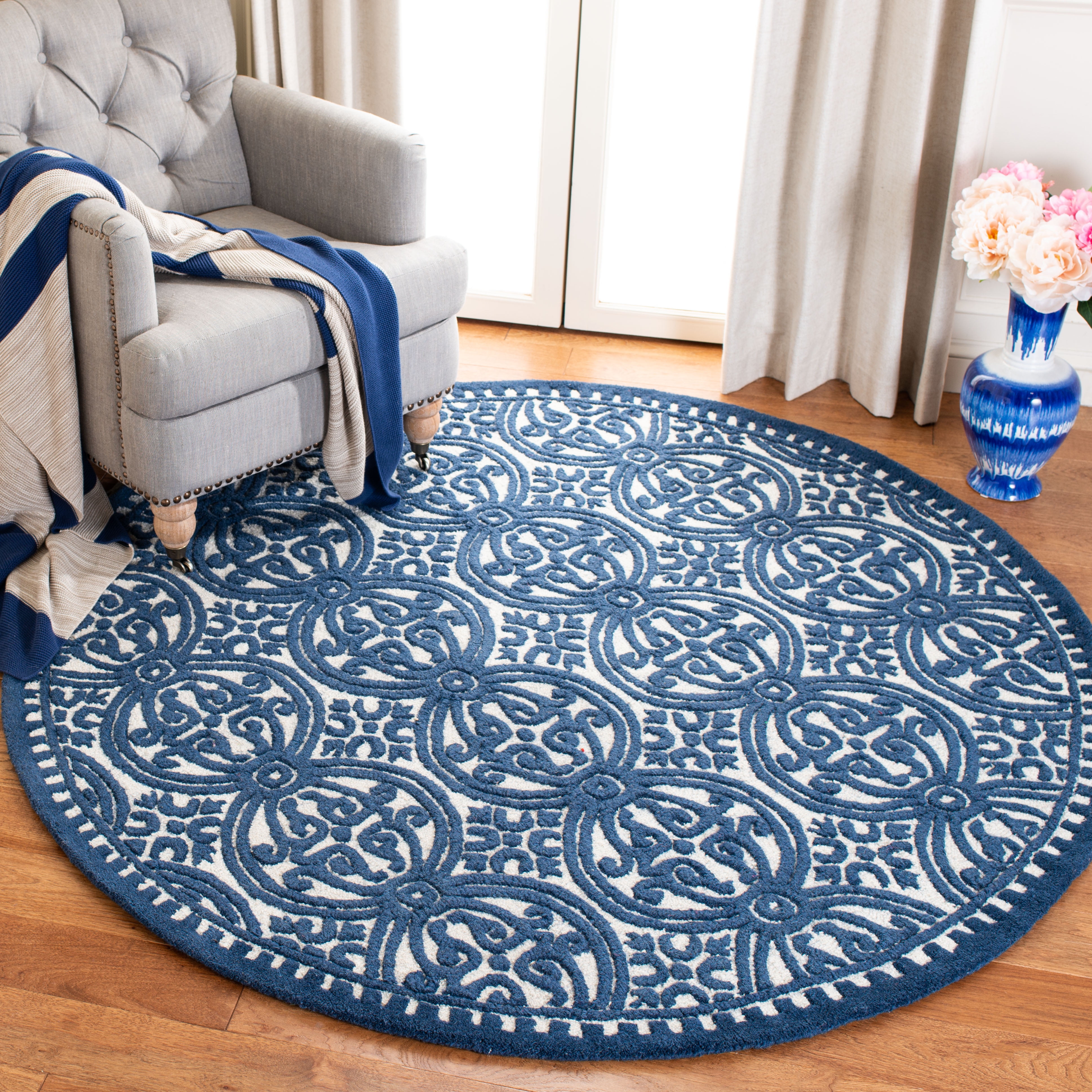 SAFAVIEH Cambridge Joseph Geometric Wool Area Rug, Ivory/Navy, 4' x 4' Round