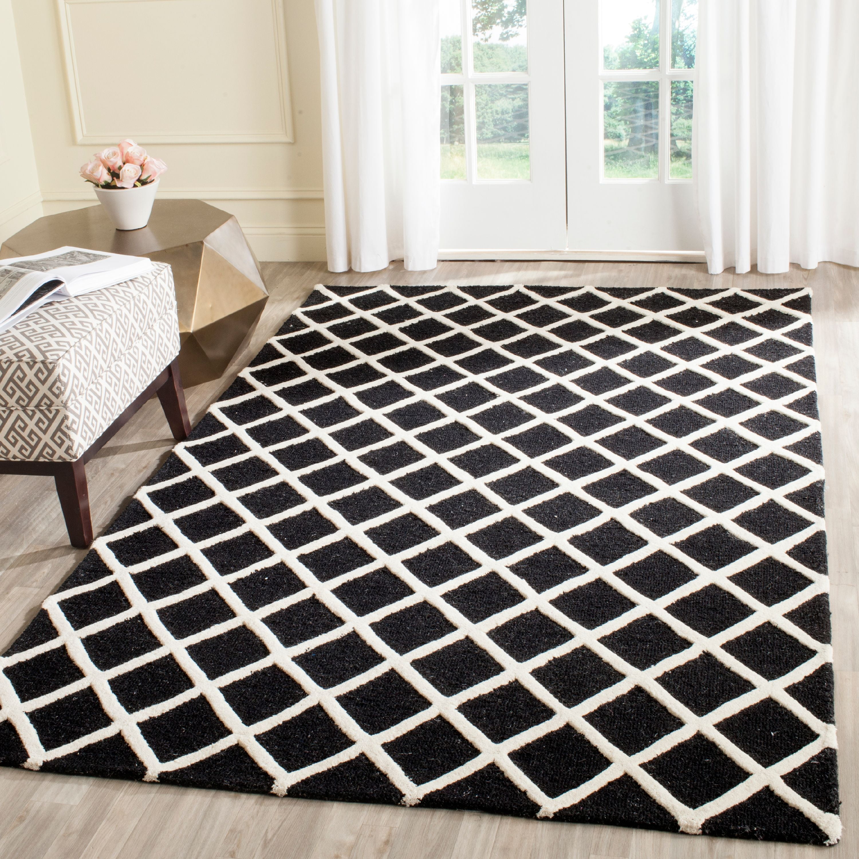 Handmade Black and Ivory Wool 8' x 10' Tufted Rug