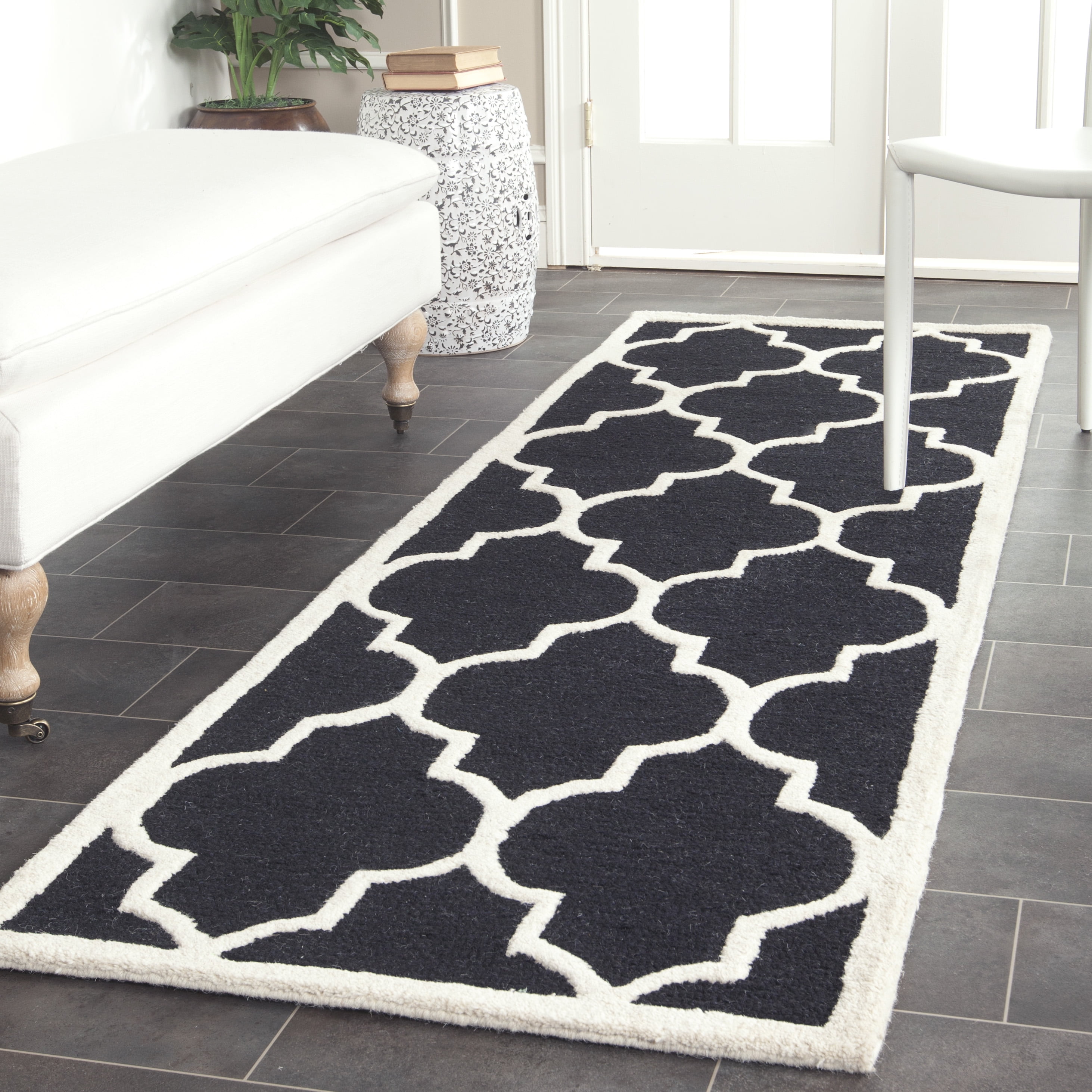 SAFAVIEH Cambridge Kevin Geometric Wool Runner Rug, Black/Ivory, 2'6" x 8'