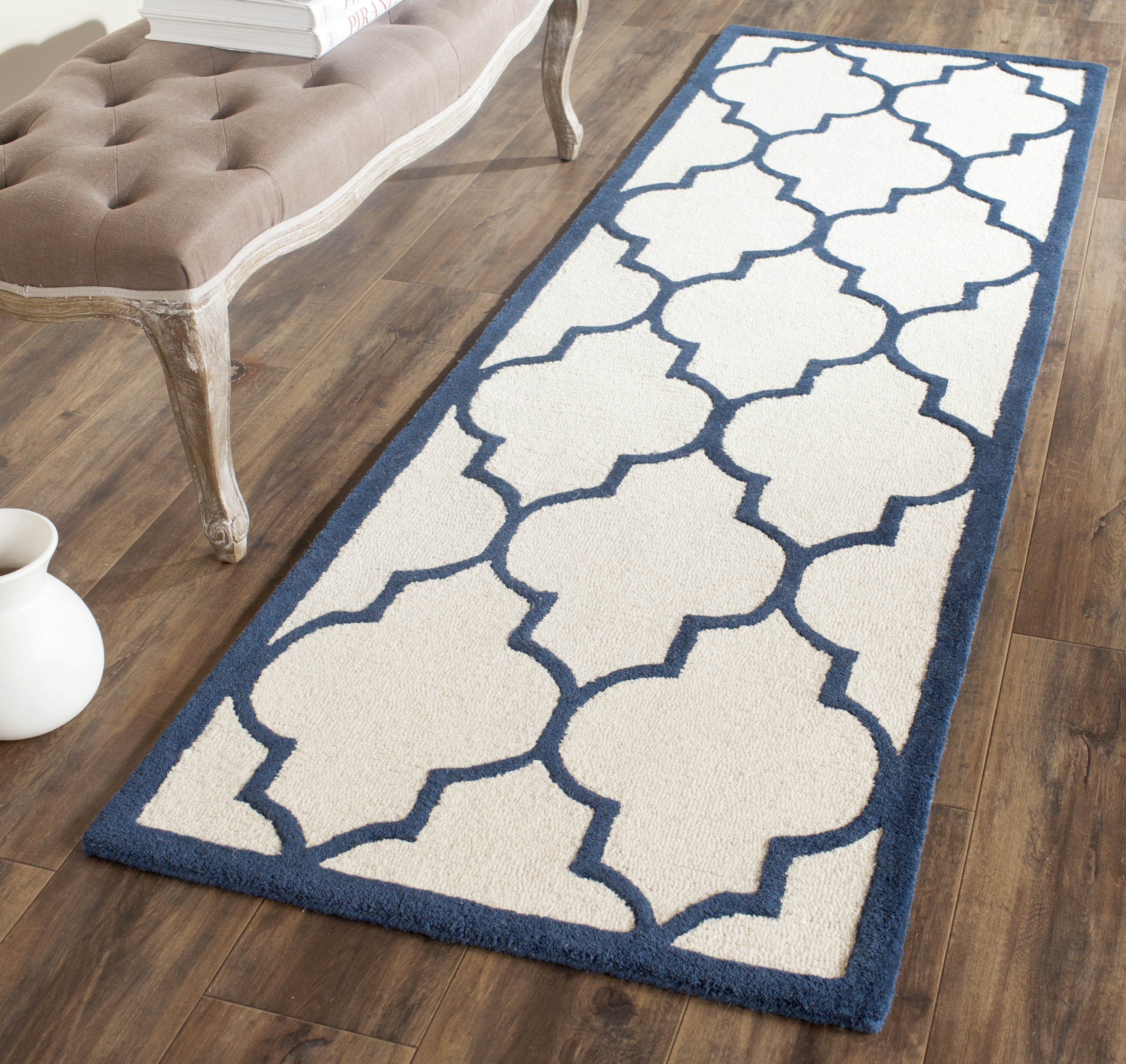 SAFAVIEH Cambridge Kevin Geometric Wool Runner Rug, Ivory/Navy, 2'6