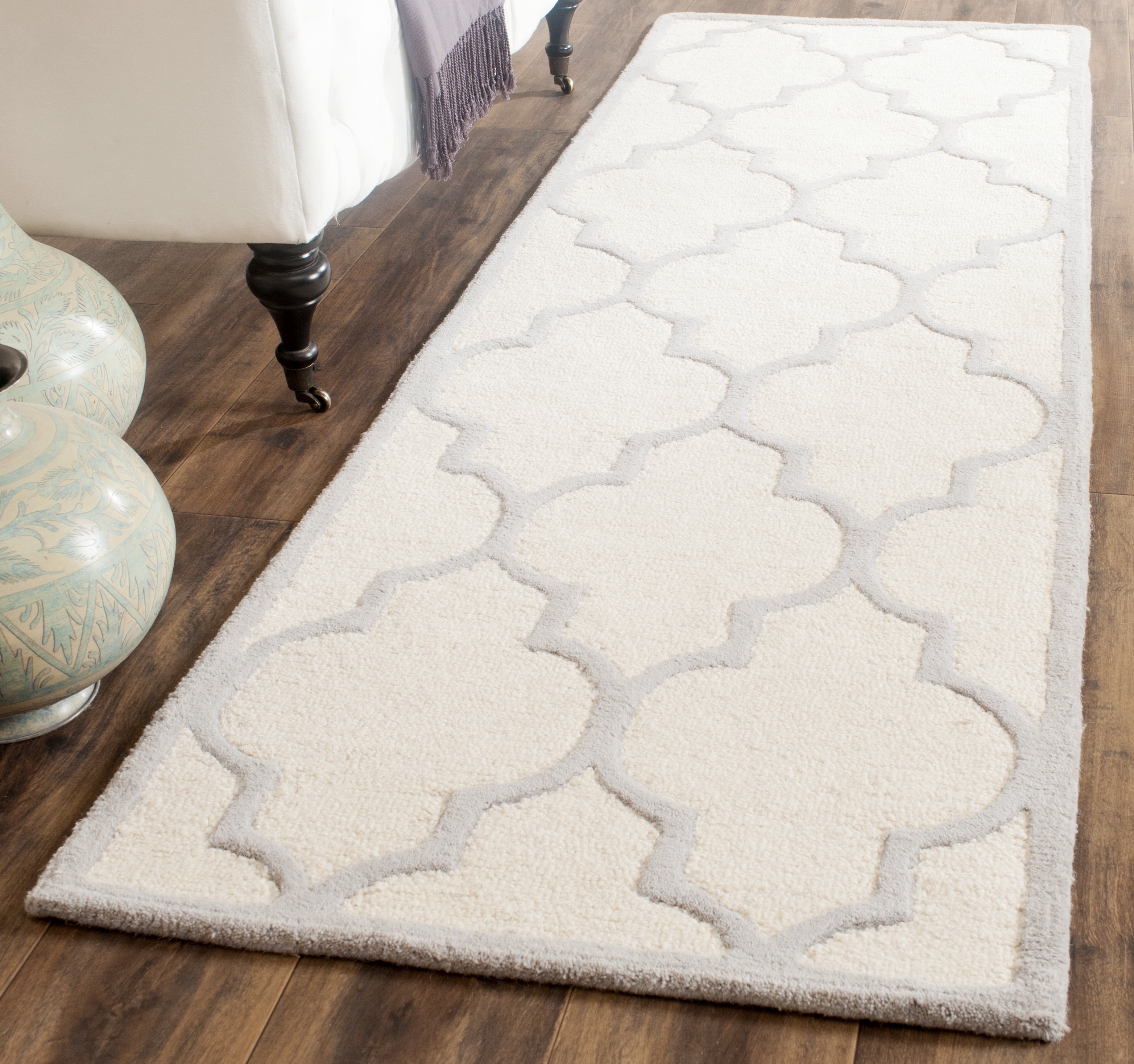 SAFAVIEH Cambridge Kevin Geometric Wool Runner Rug, Ivory/Silver, 2'6 ...