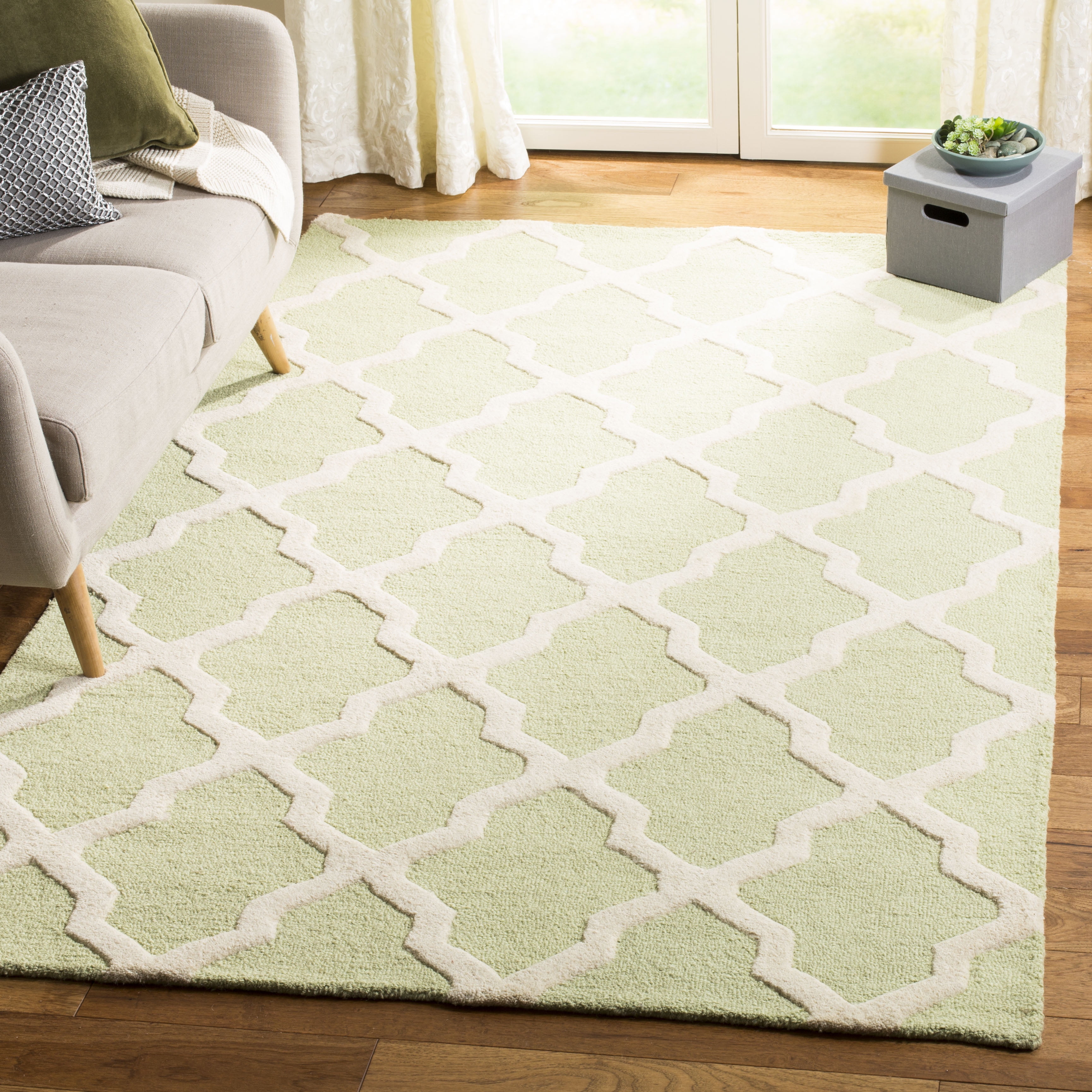 SAFAVIEH Cambridge Liam Geometric Wool Area Rug, Light Green/Ivory, 4' x 6'