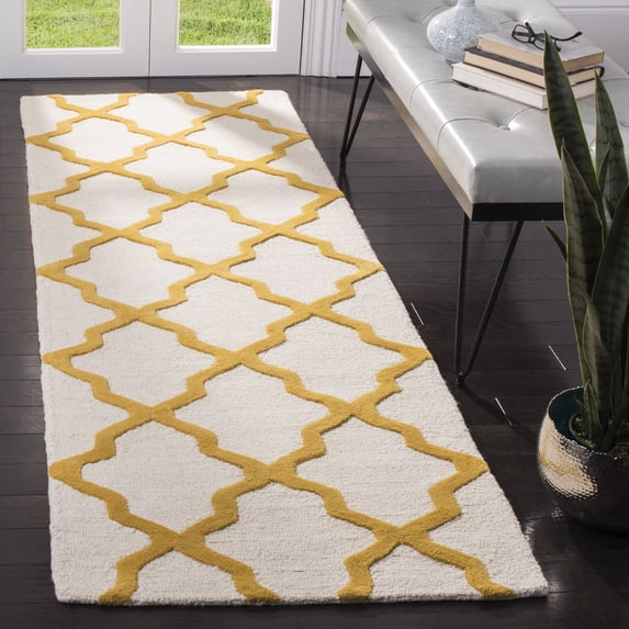 SAFAVIEH Cambridge Liam Geometric Wool Runner Rug, Ivory/Gold, 2'6" x 6'