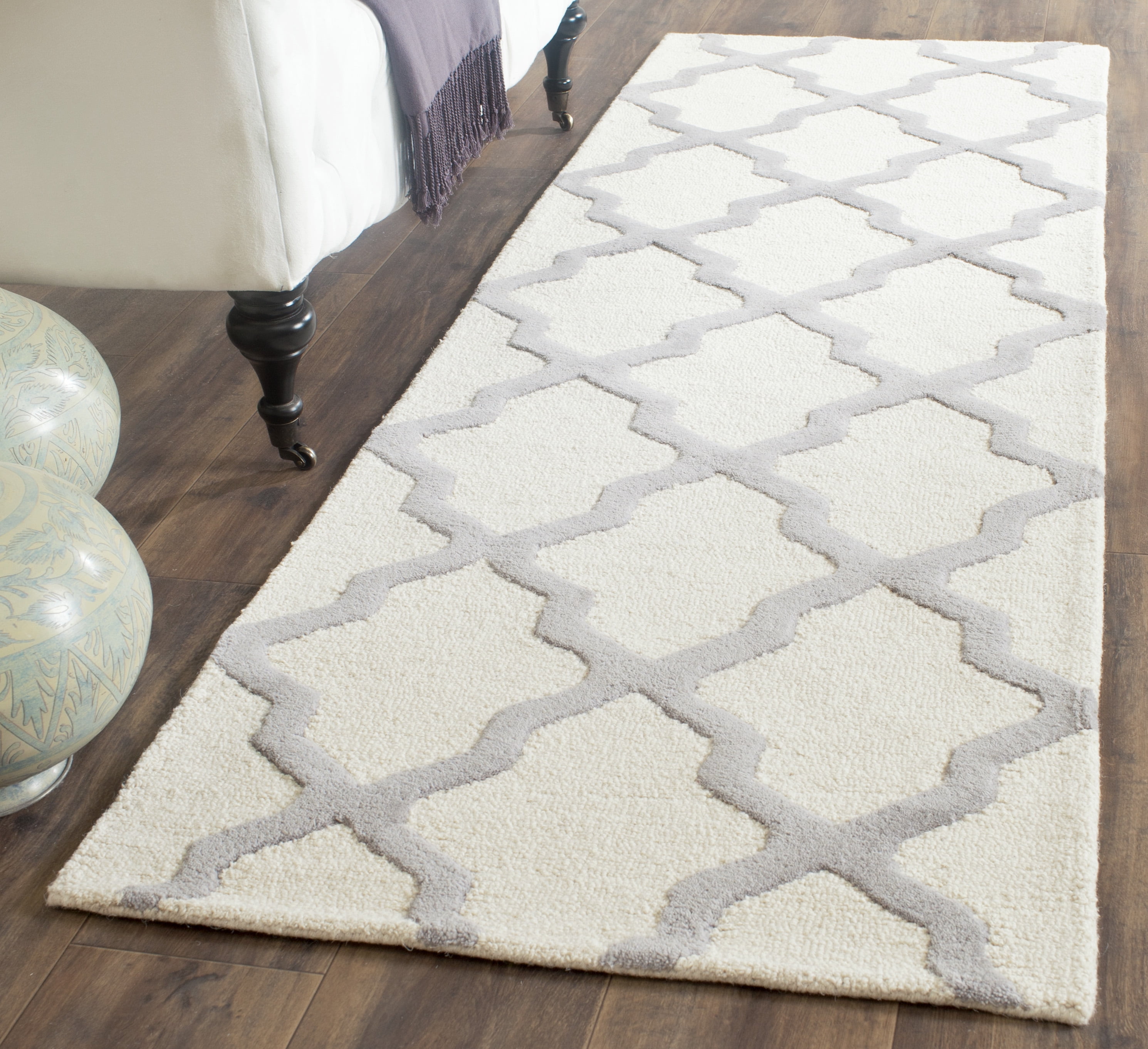 SAFAVIEH Cambridge Liam Geometric Wool Runner Rug, Ivory/Silver, 2'6" x 20'