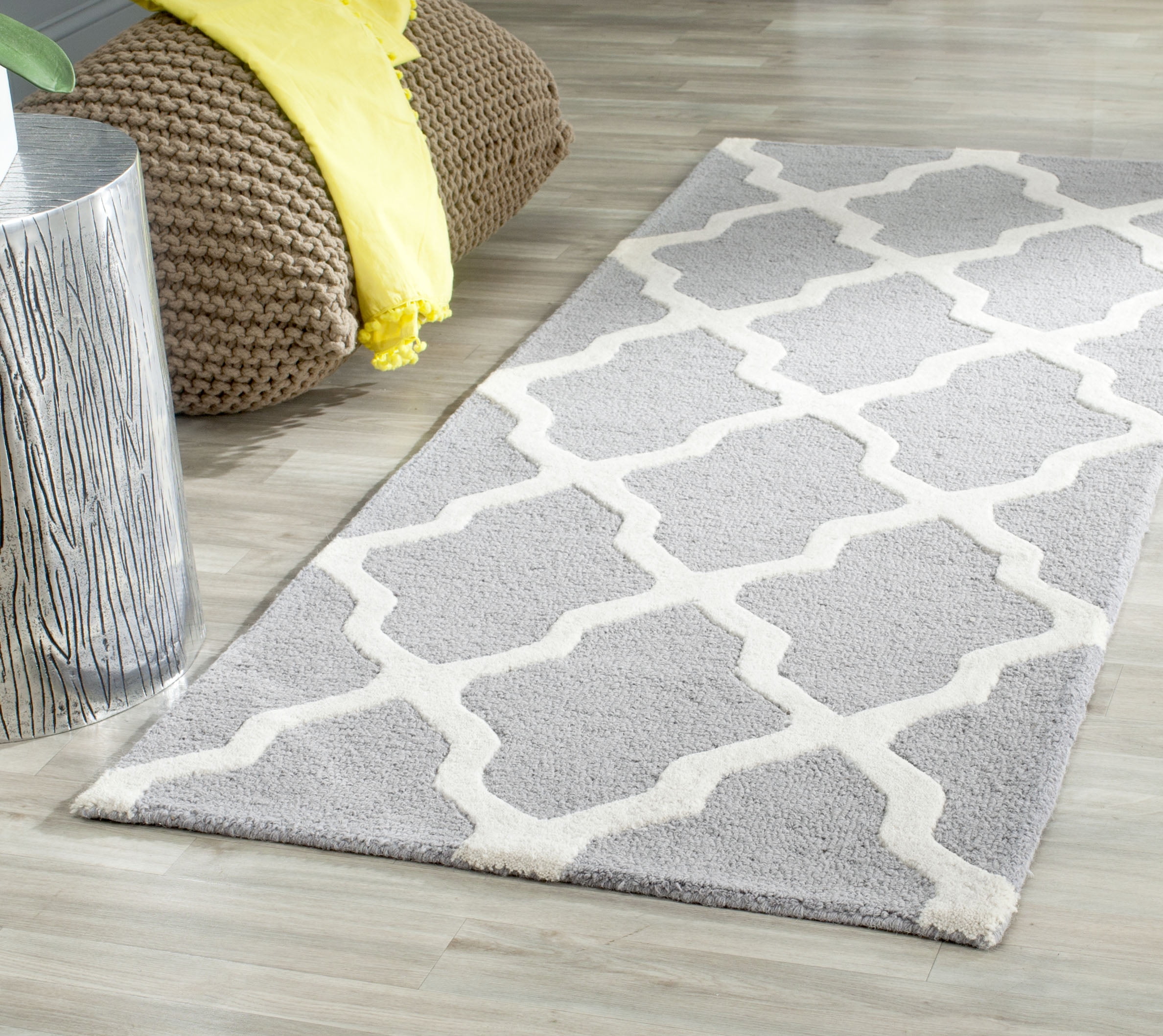 SAFAVIEH Cambridge Liam Geometric Wool Runner Rug, Silver/Ivory, 2'6" x 10'