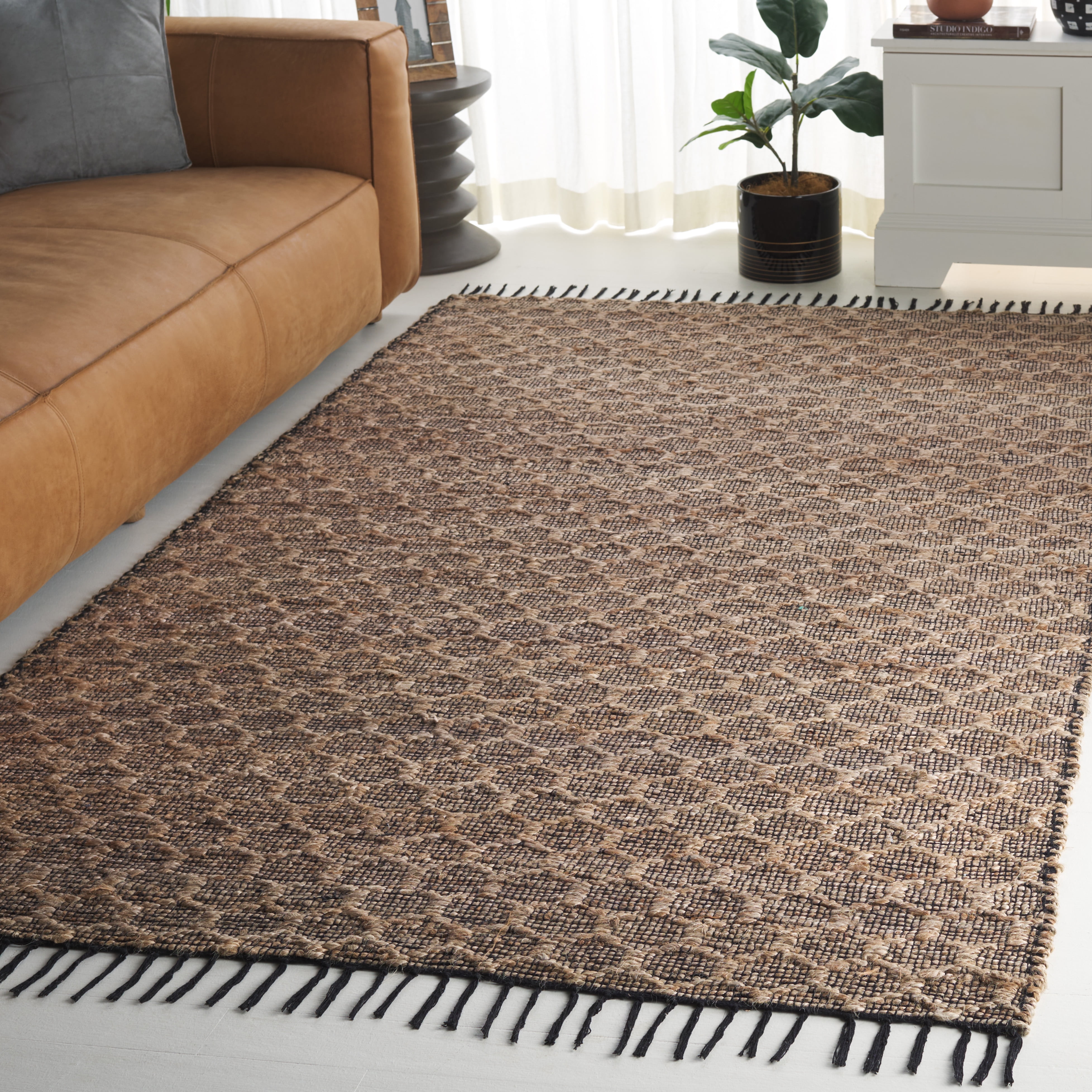 SAFAVIEH Cape Cod Fallon Geometric Area Rug, Black/Natural, 5' x 8'
